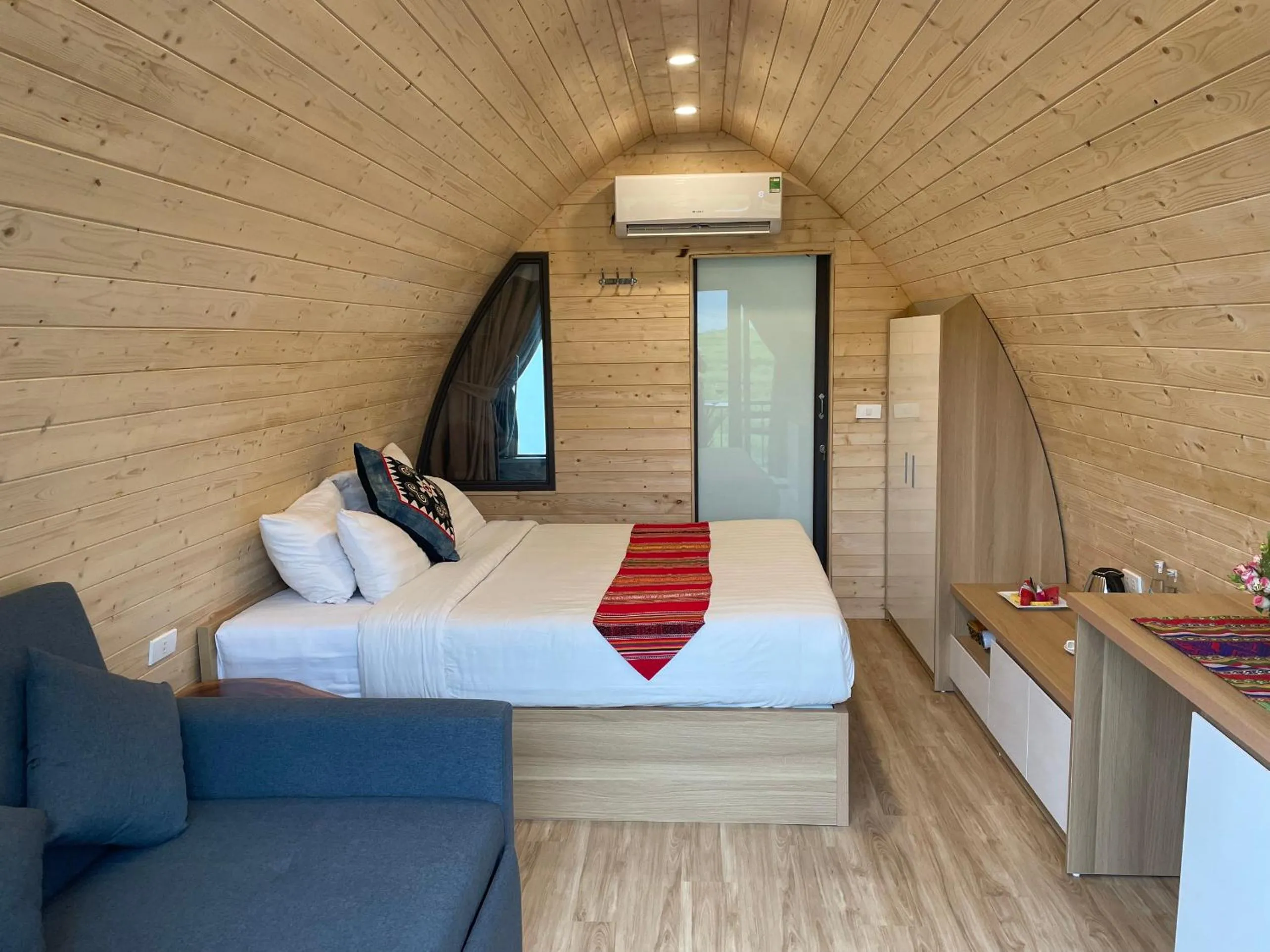 Bedroom, Bed in Puluong Retreat