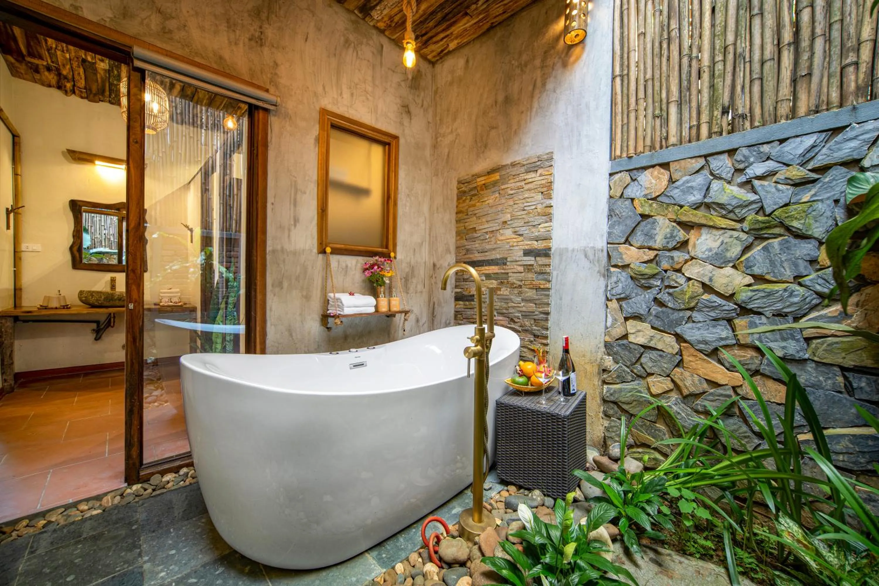 Hot Tub in Puluong Retreat