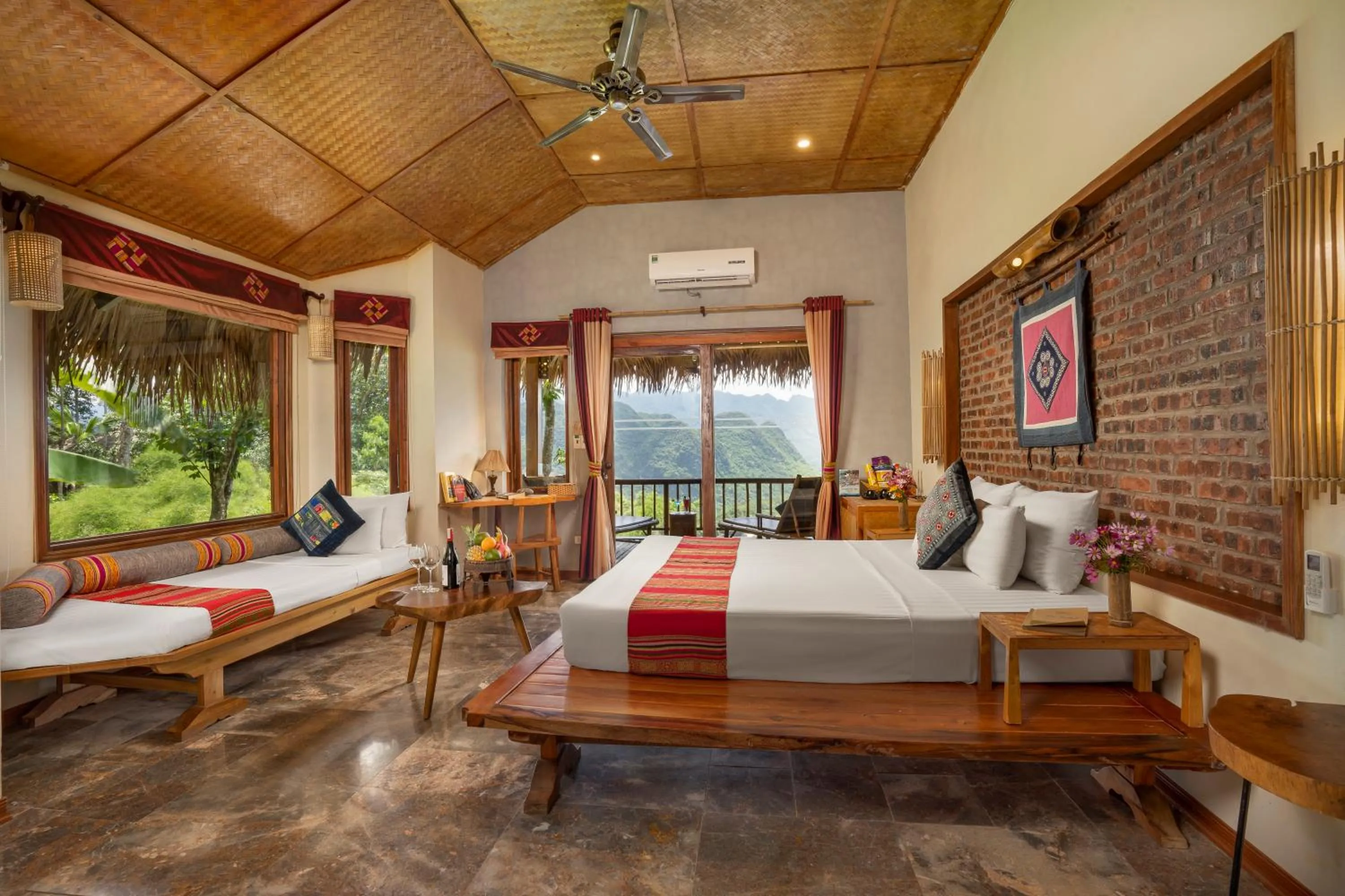 Bedroom, Bed in Puluong Retreat