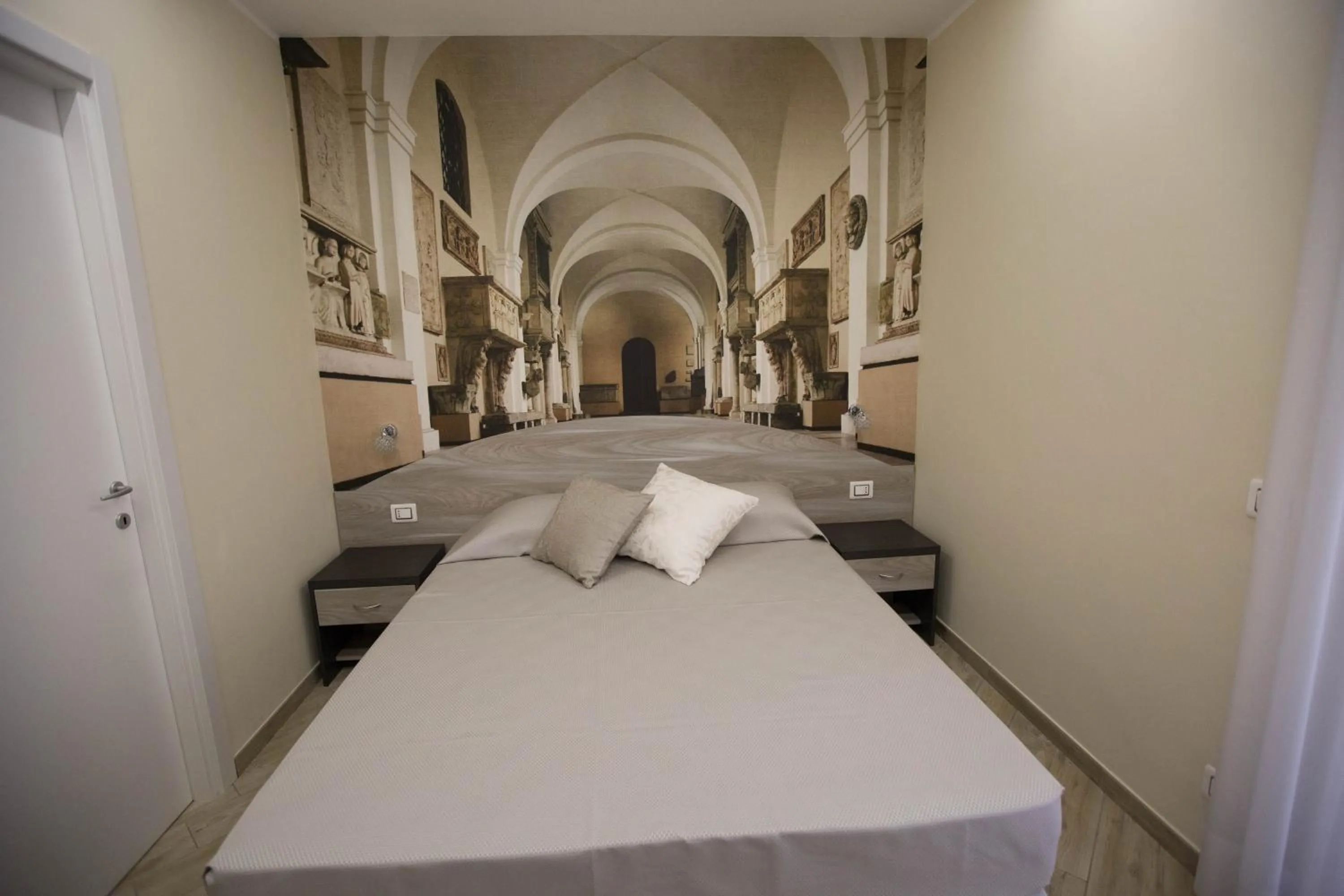 Photo of the whole room, Bed in 4 Rent