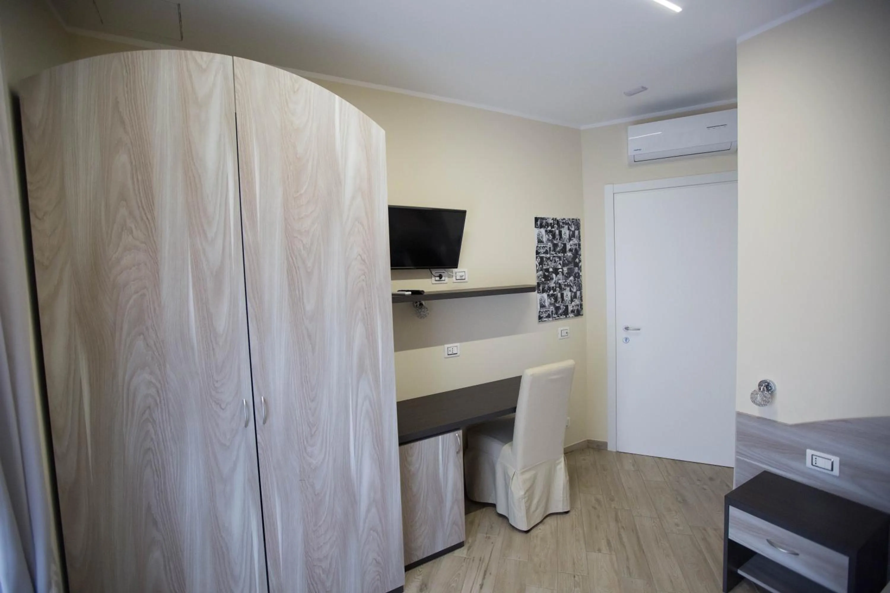 Photo of the whole room in 4 Rent