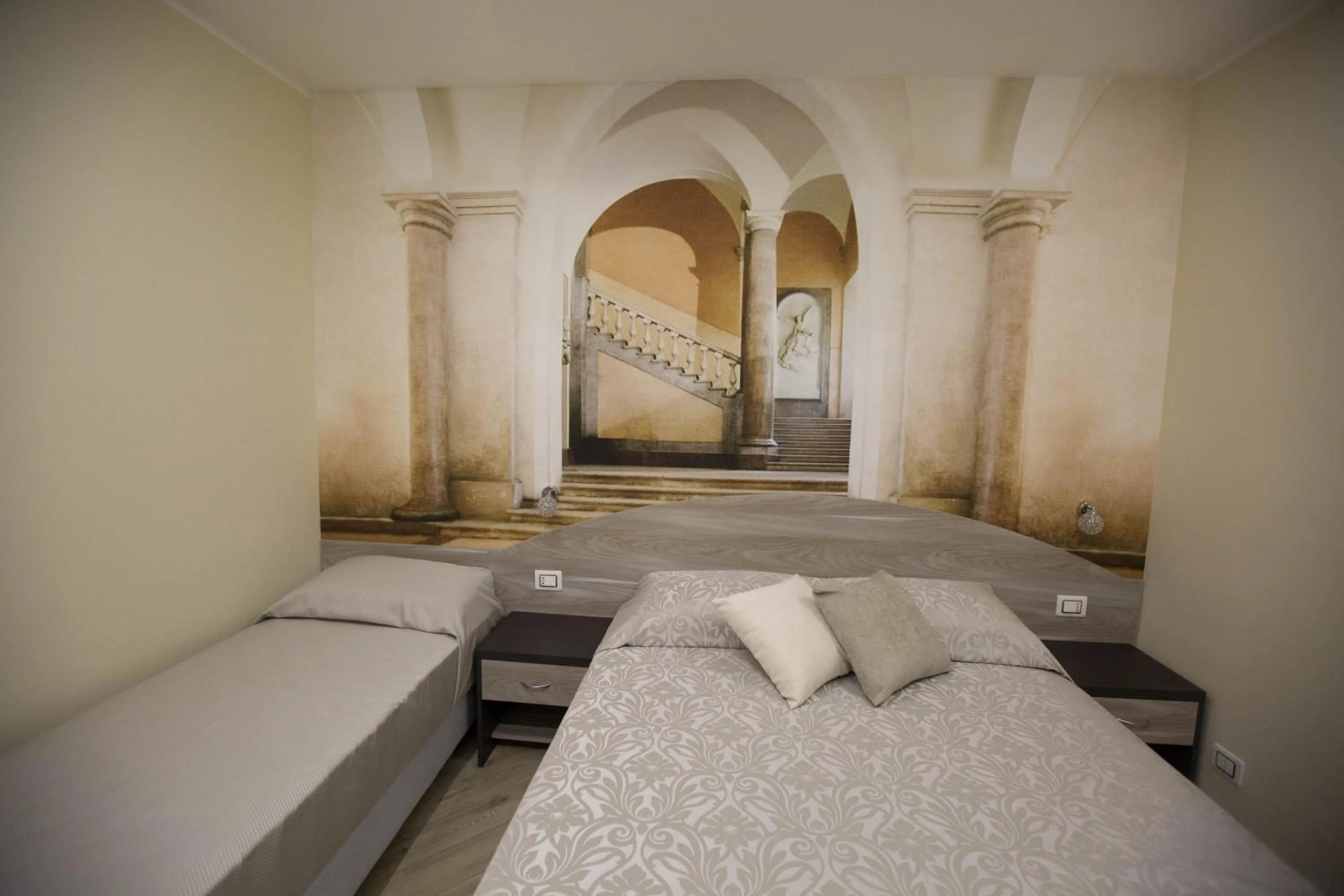 Photo of the whole room, Bed in 4 Rent