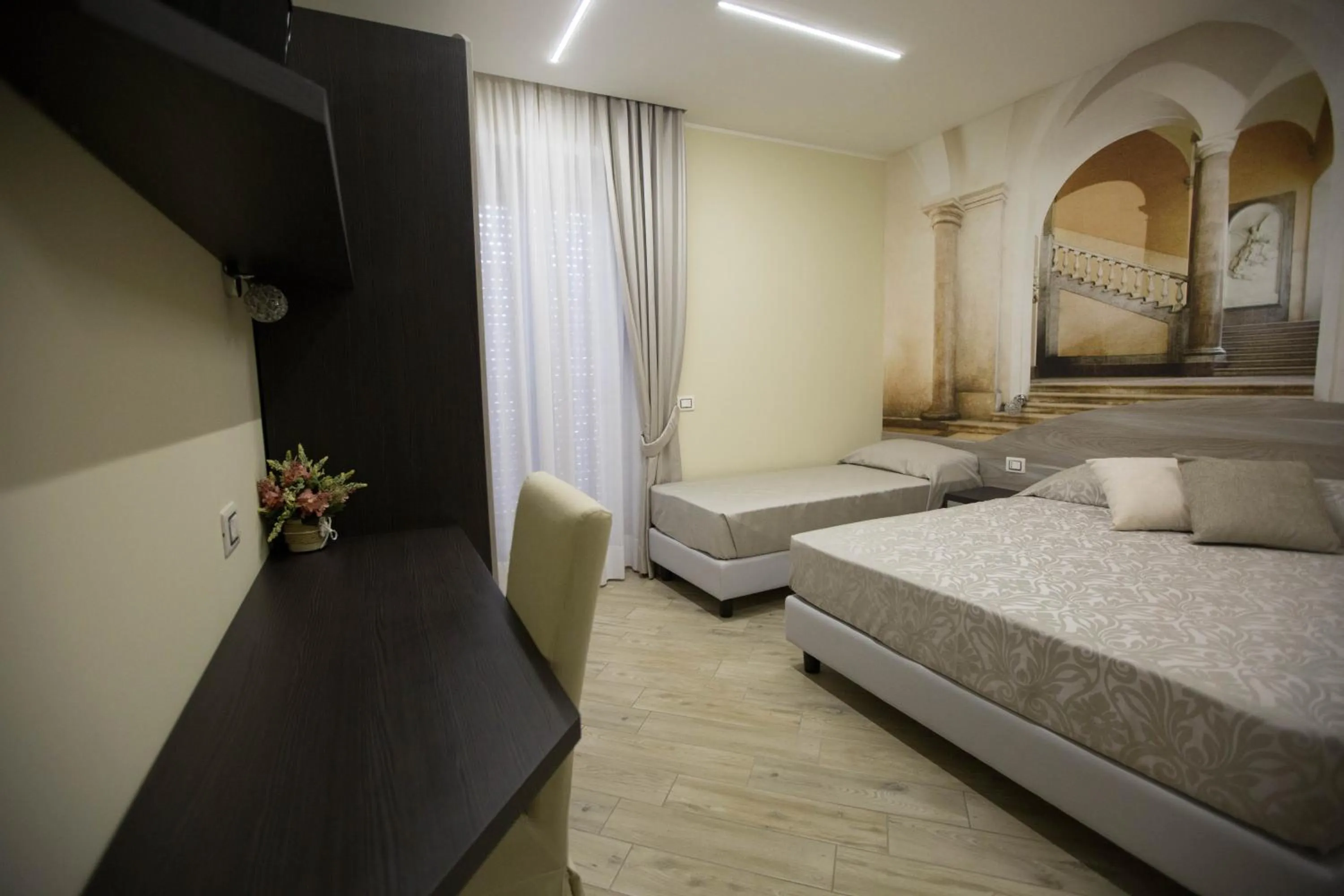 Photo of the whole room, Bed in 4 Rent