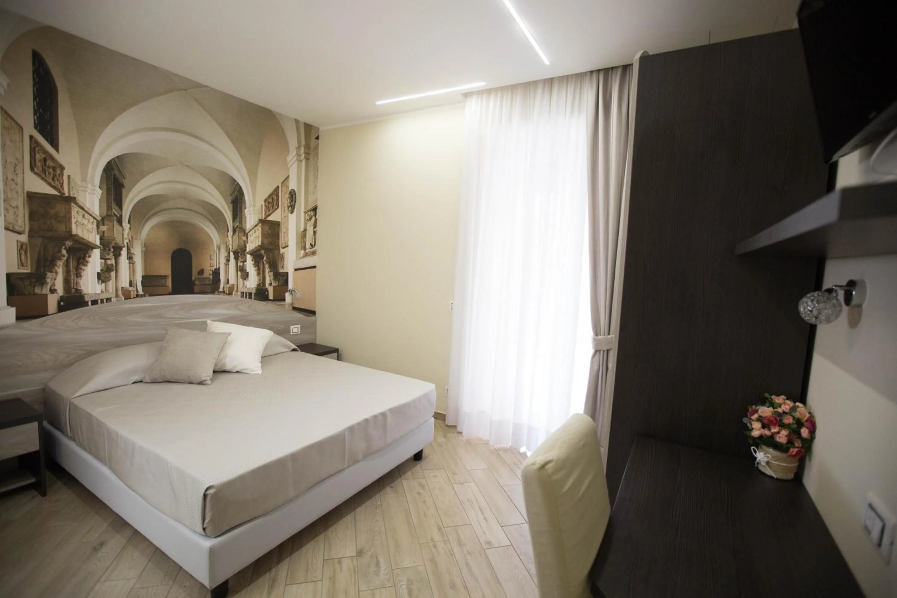 Photo of the whole room, Bed in 4 Rent