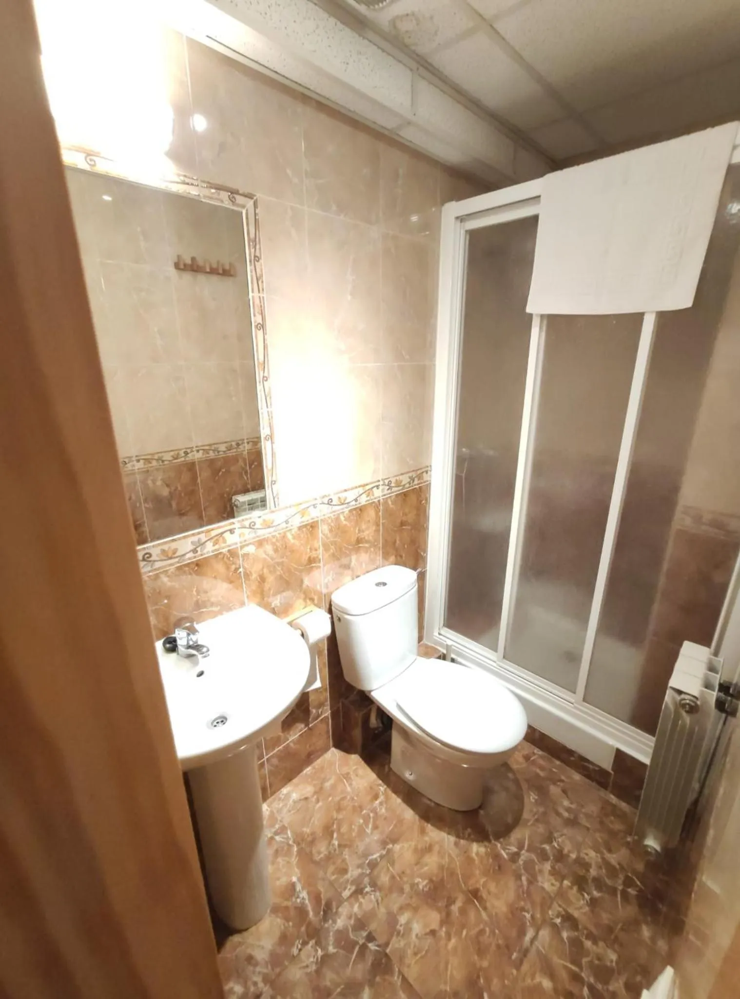 Shower in Hostal El Bodegon