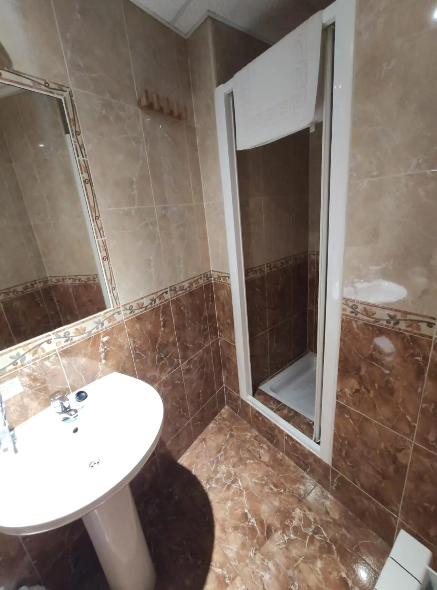 Shower in Hostal El Bodegon