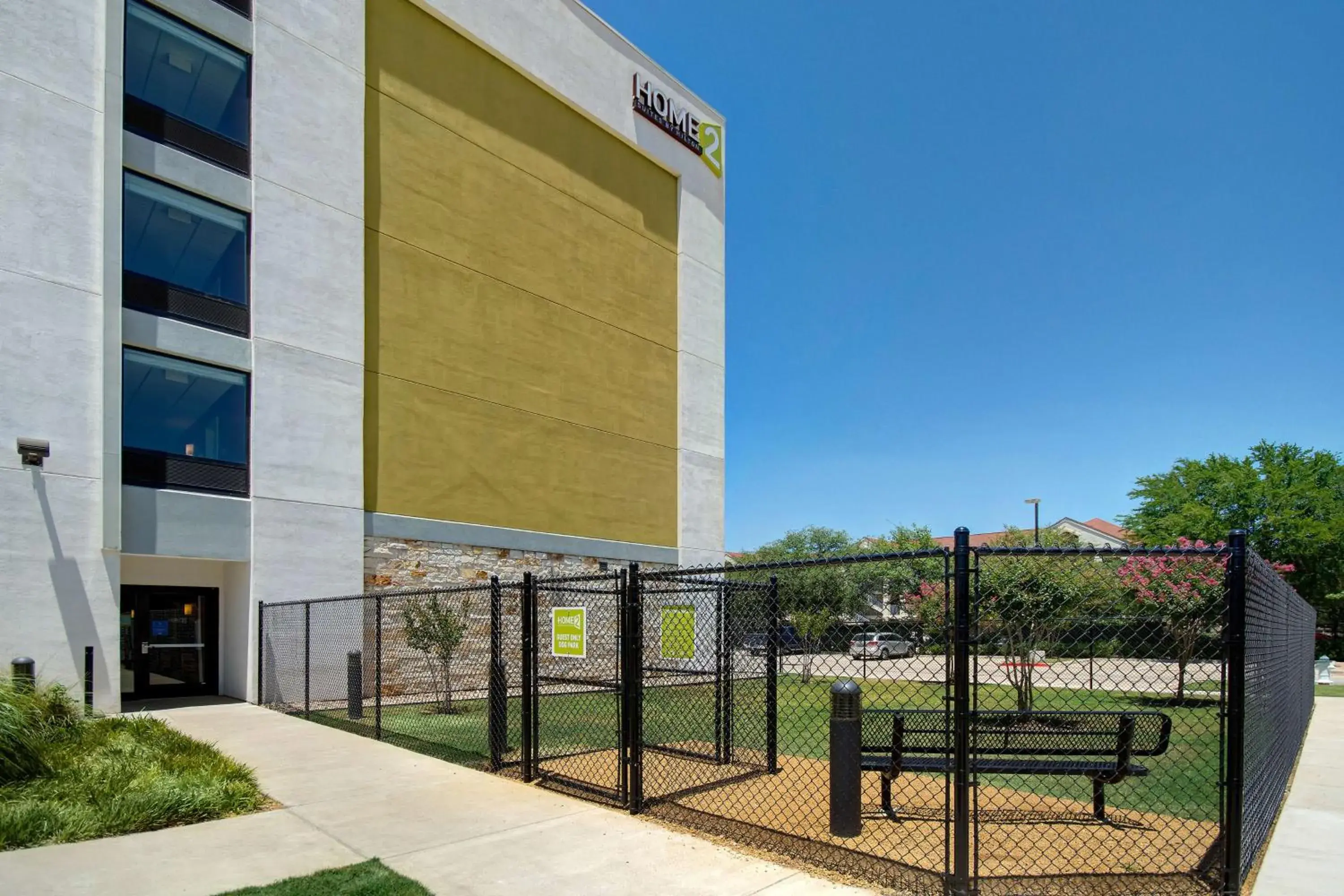 Property building in Home2 Suites By Hilton Dallas Addison Property building in Home2 Suites By Hilton Dallas Addison