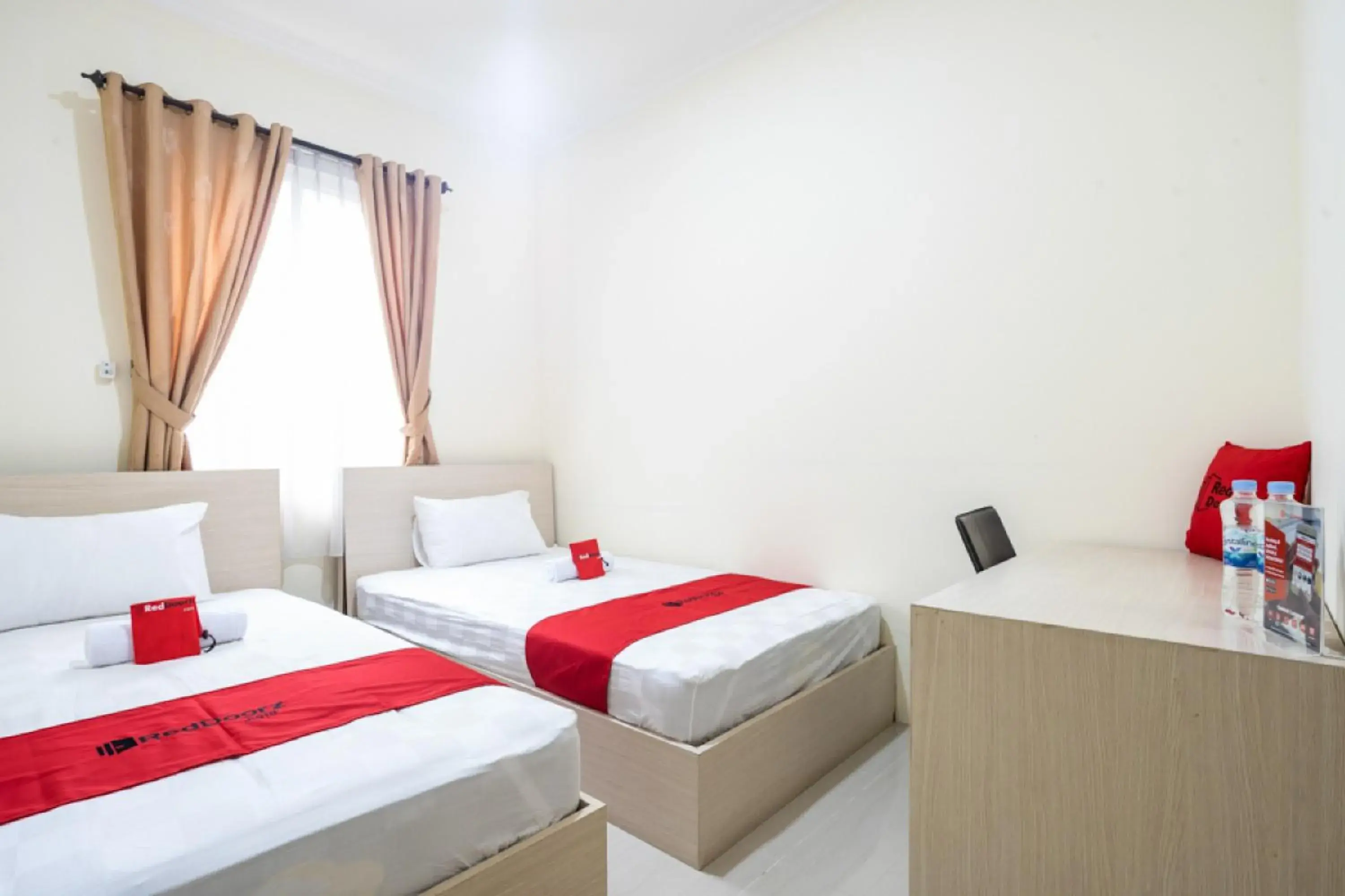 Bedroom, Bed in RedDoorz Plus near Siloam Karawaci Bedroom, Bed in RedDoorz Plus near Siloam Karawaci