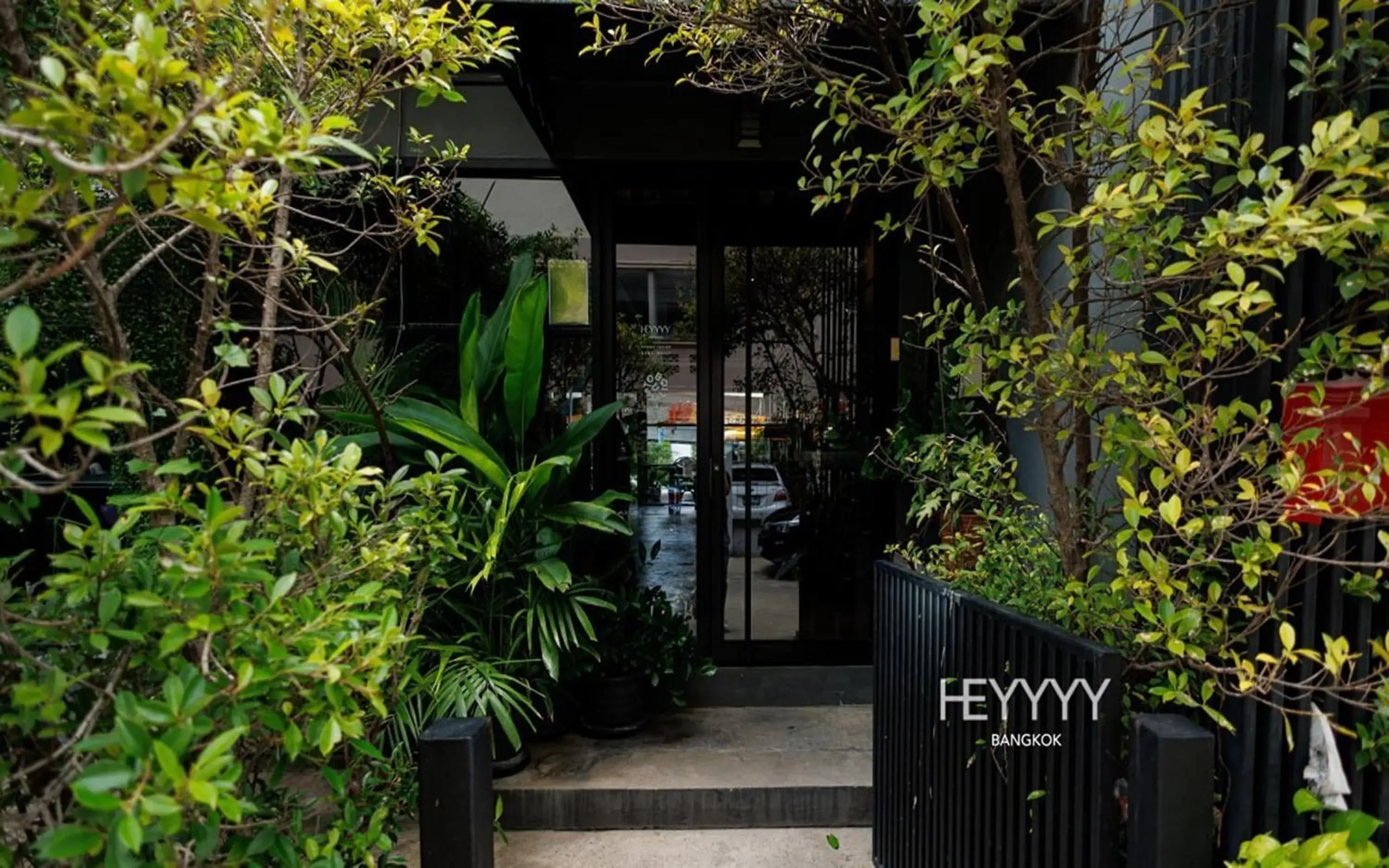 Property building in Heyyyy Bangkok Property building in Heyyyy Bangkok