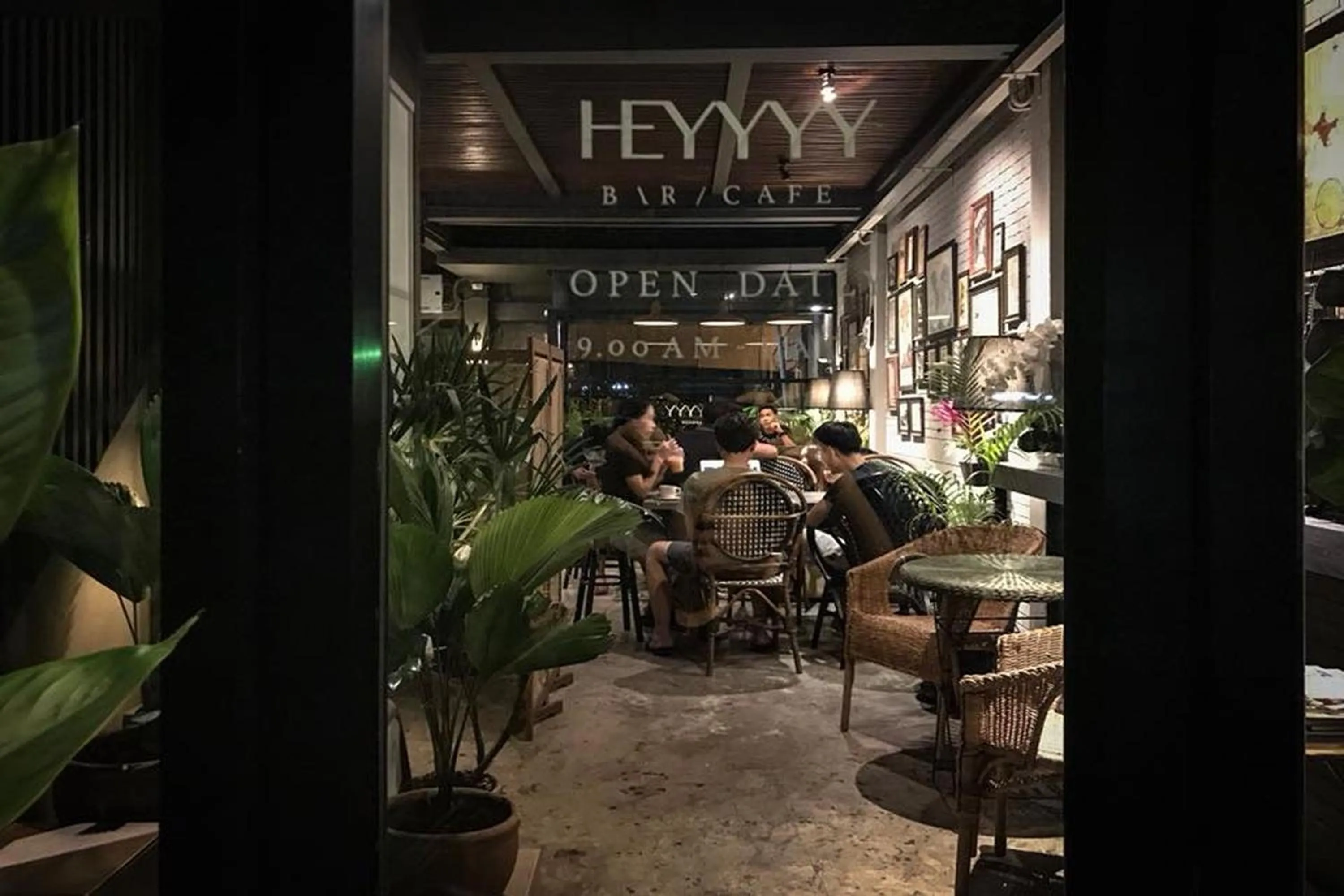 Restaurant/places to eat in Heyyyy Bangkok