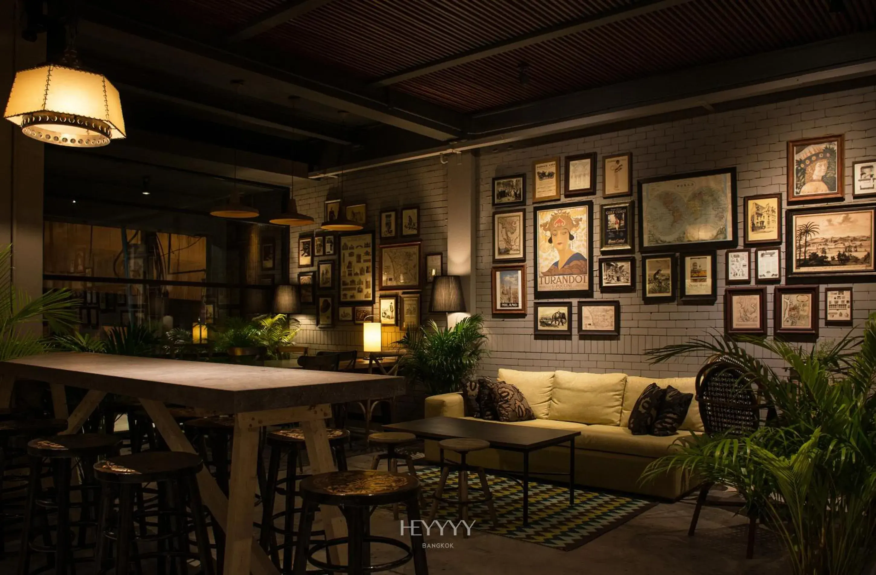 Property building in Heyyyy Bangkok Property building in Heyyyy Bangkok