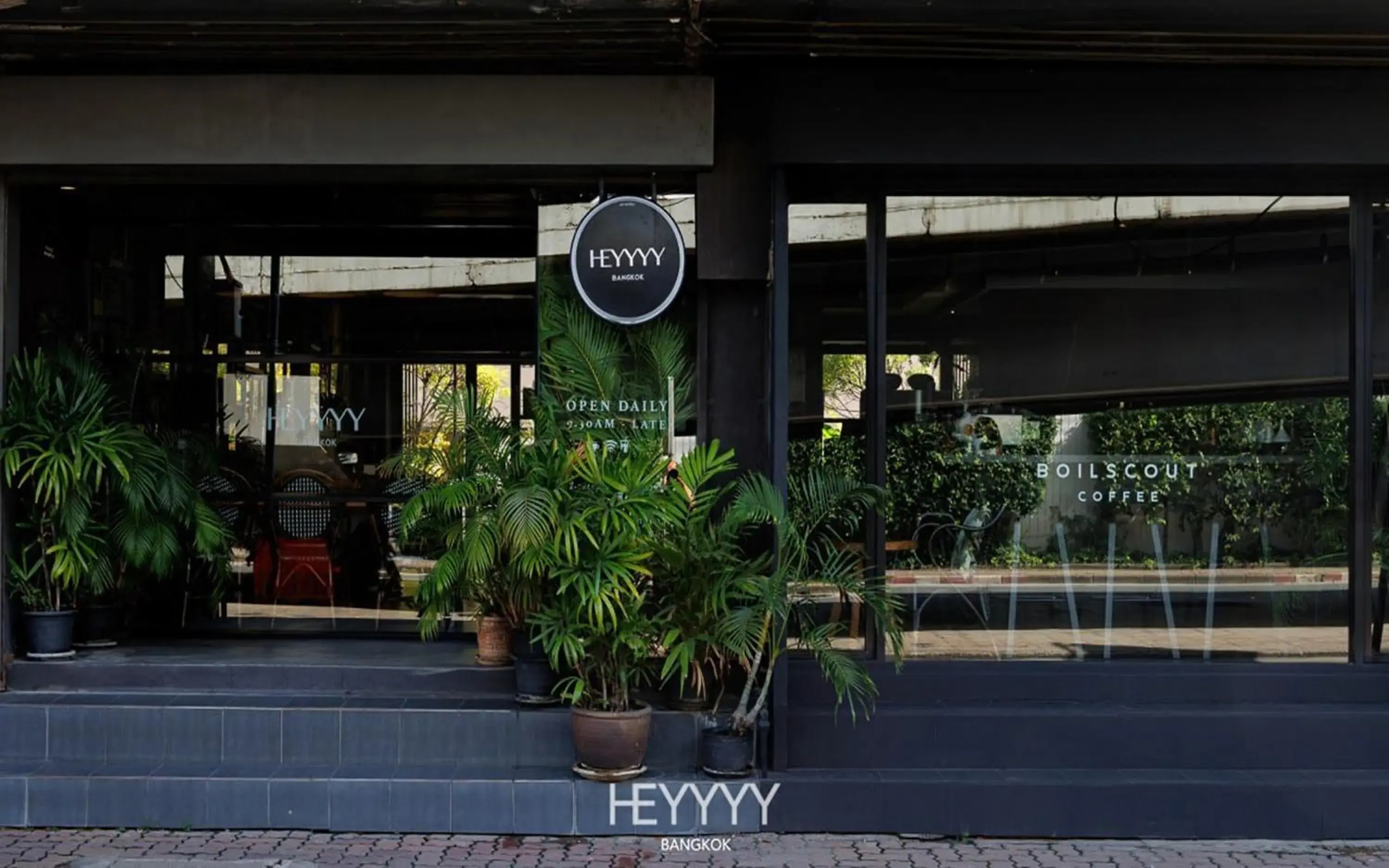 Property building in Heyyyy Bangkok Property building in Heyyyy Bangkok