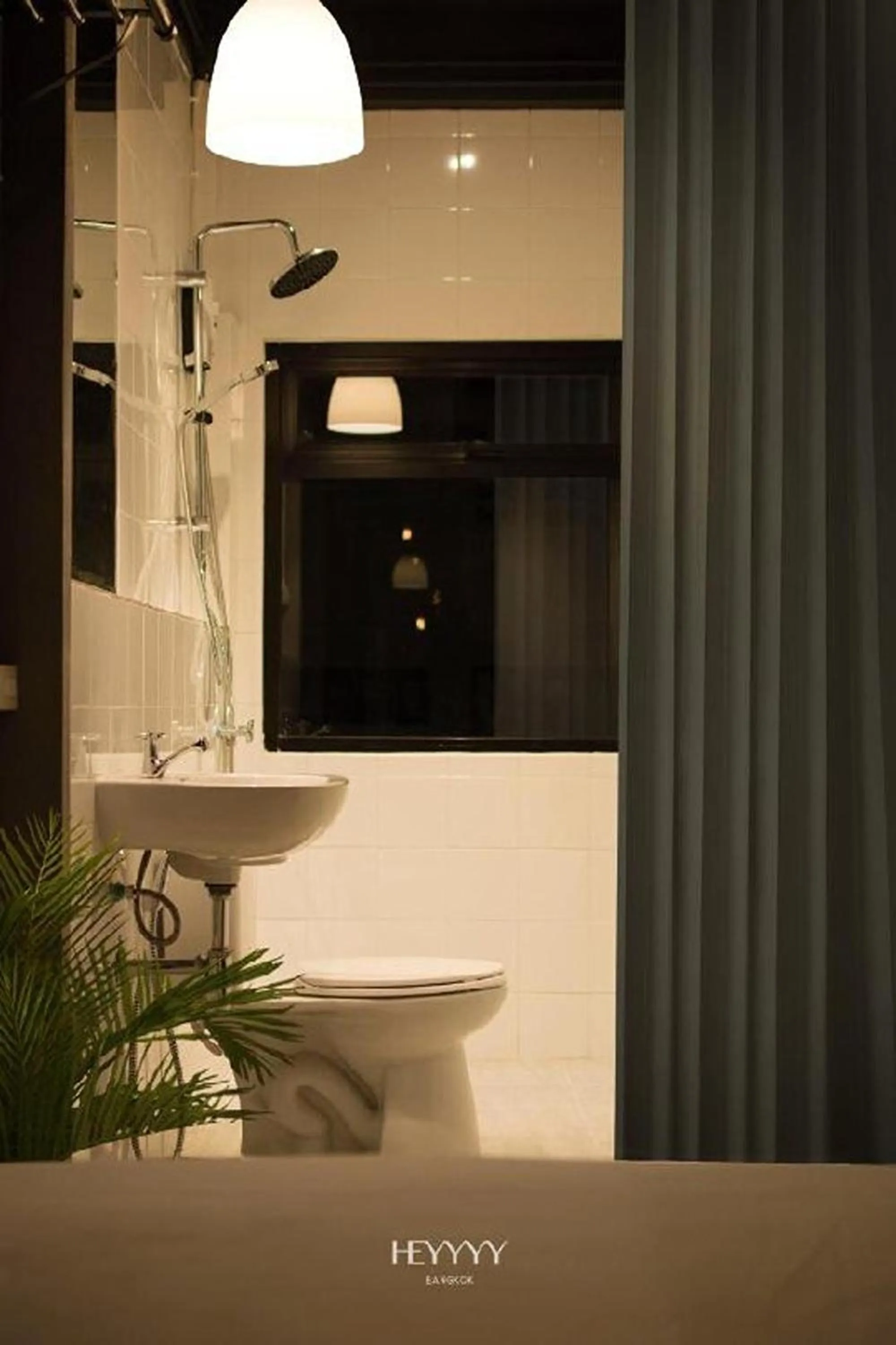 Bathroom in Heyyyy Bangkok