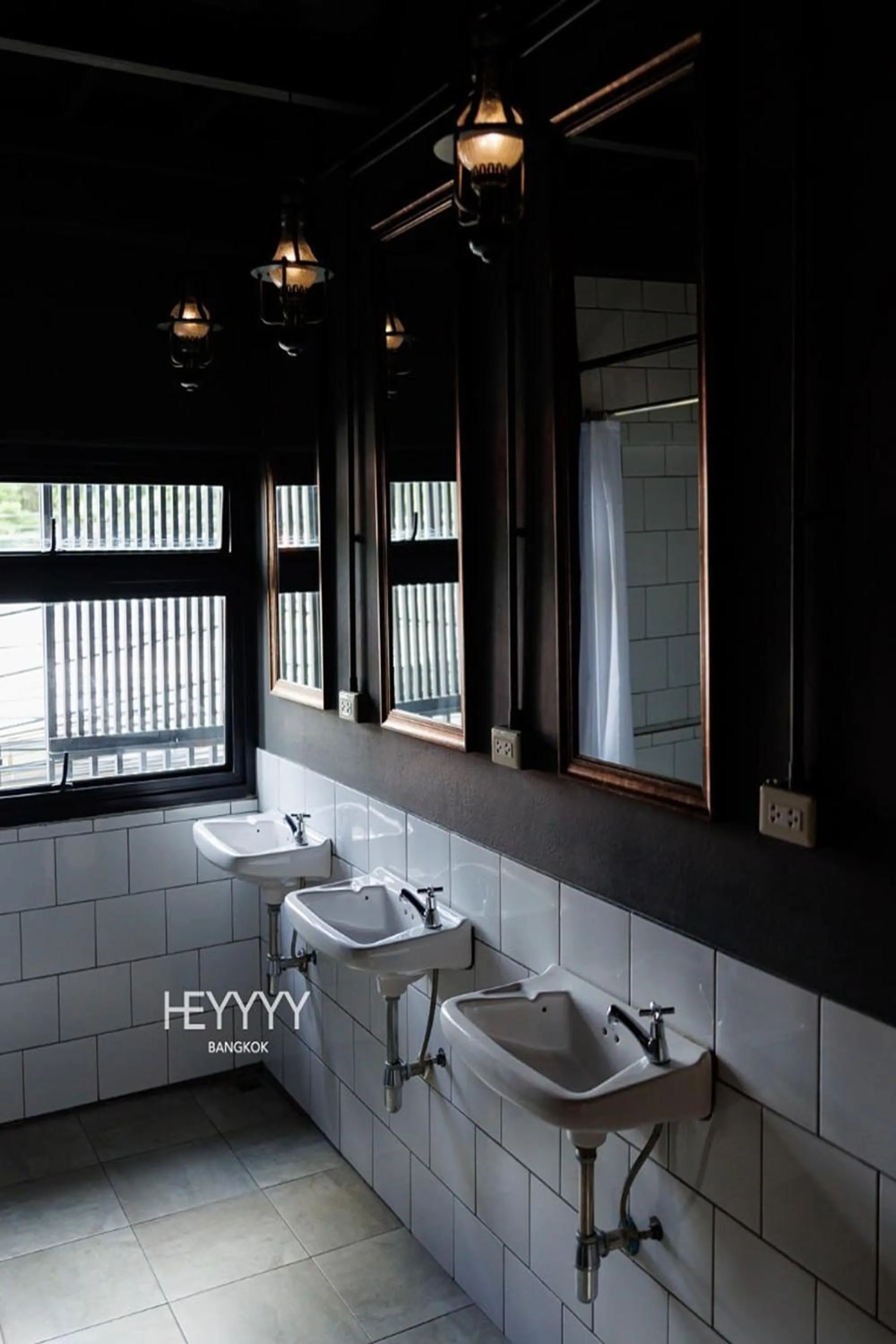 Bathroom in Heyyyy Bangkok