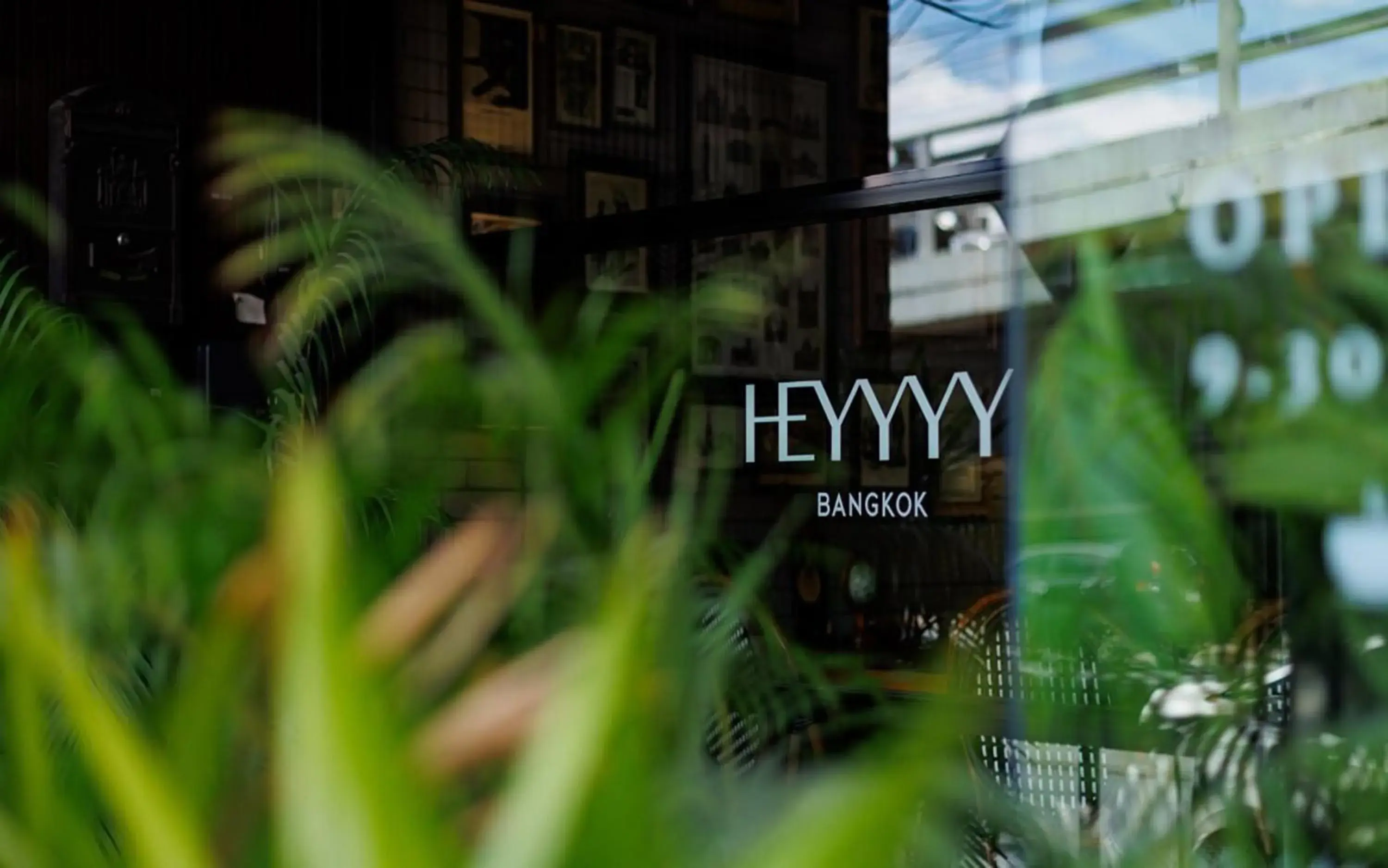 Property building in Heyyyy Bangkok Property building in Heyyyy Bangkok