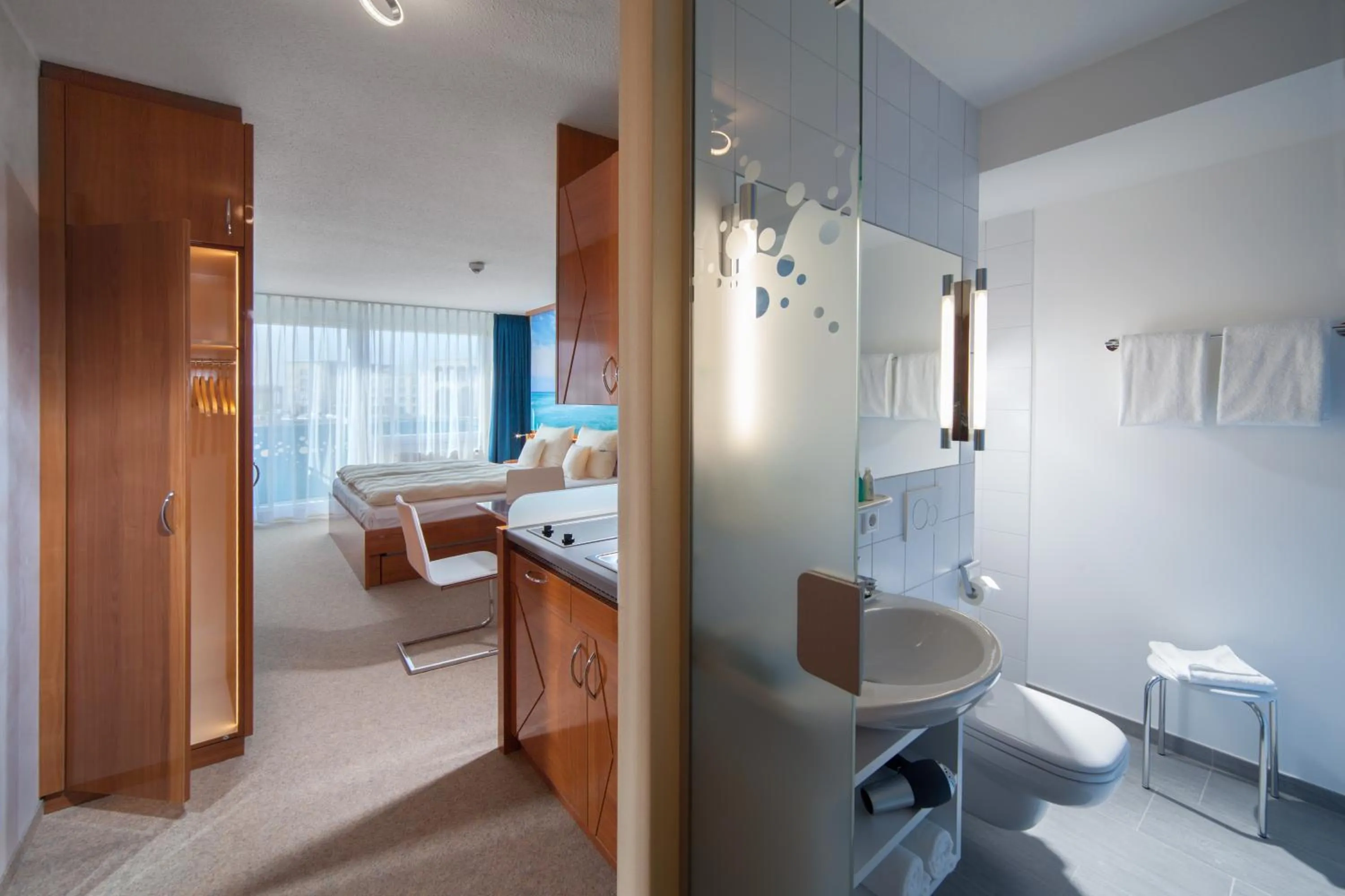 Bathroom, Bed in Victory Gästehaus Therme Erding