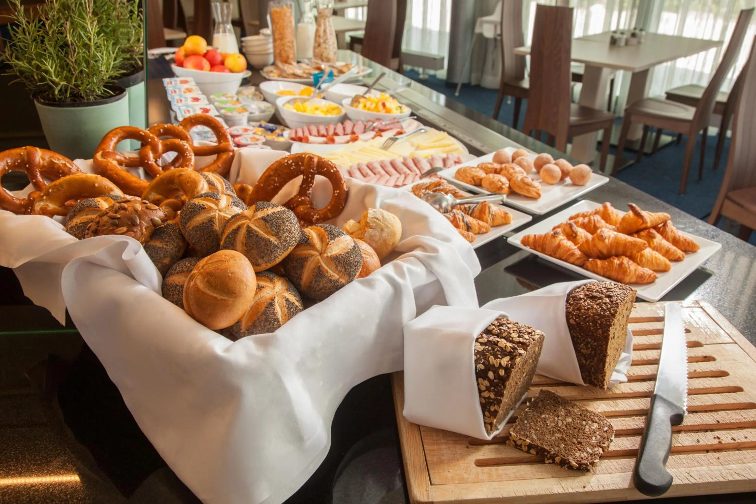 Buffet breakfast in Victory Gästehaus Therme Erding