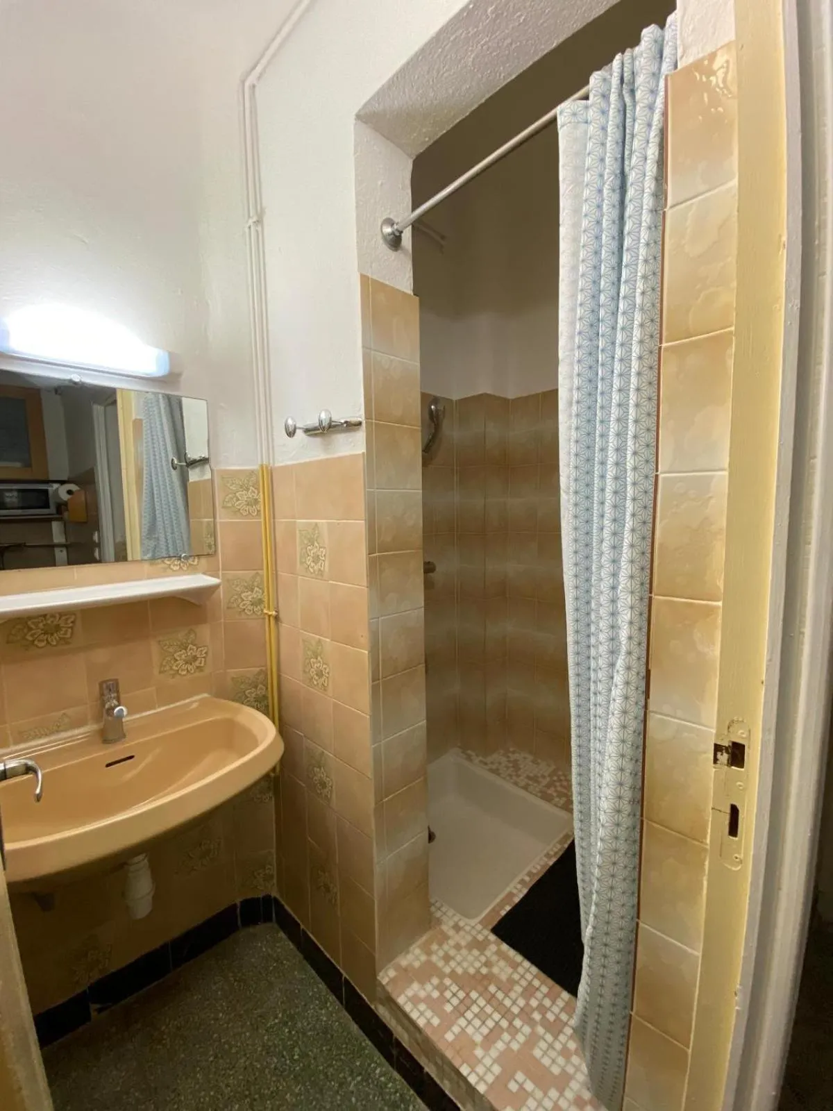 Shower in Le Surplage