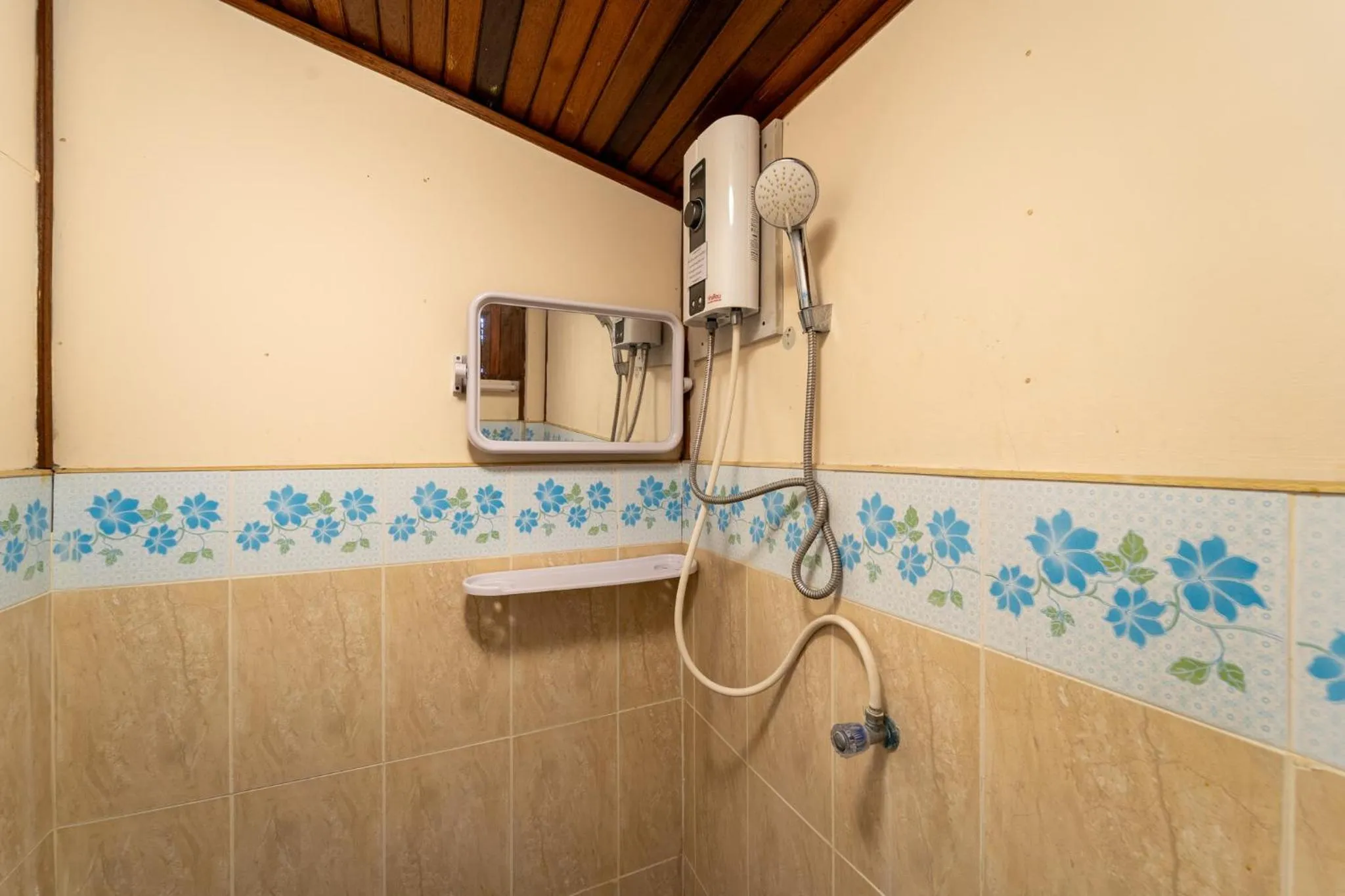 Shower in Grandsiri Resort KhaoYai