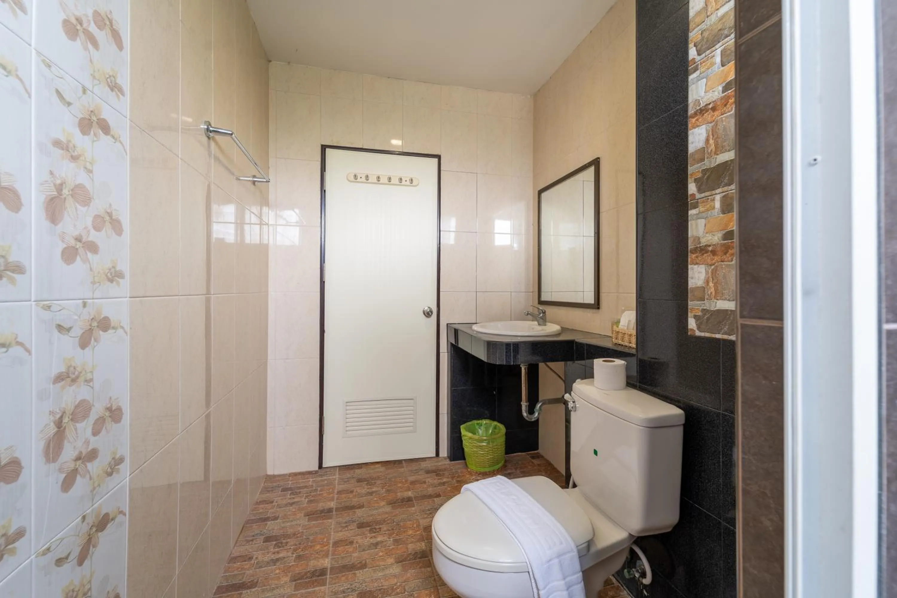 Shower in Grandsiri Resort KhaoYai