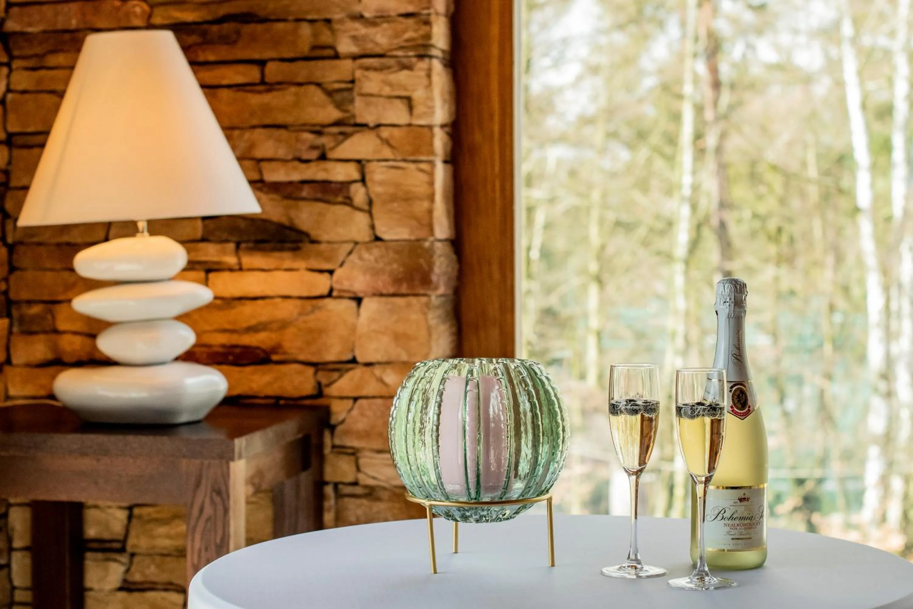 Restaurant/places to eat in Archa hotel