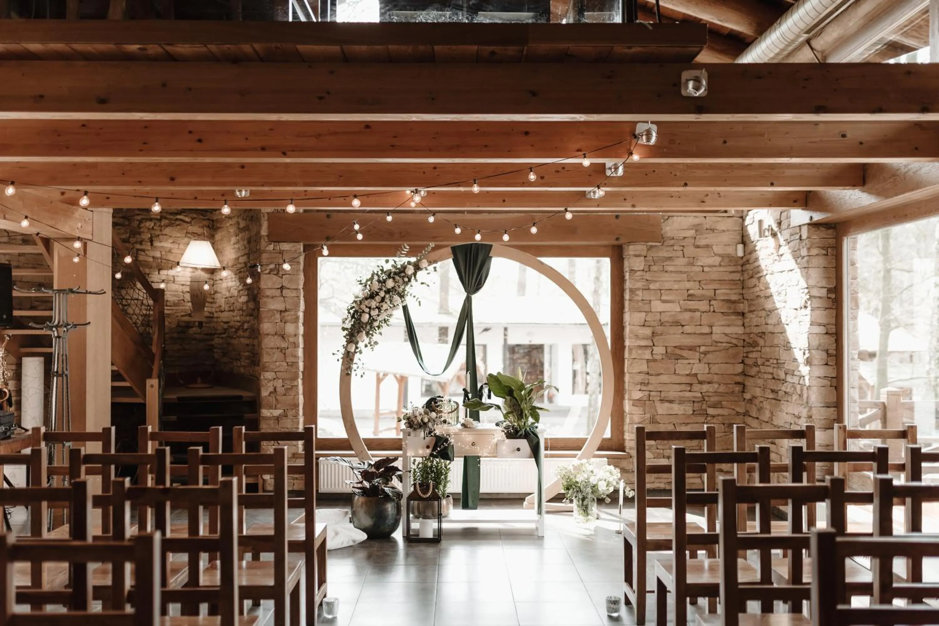 Restaurant/places to eat in Archa hotel