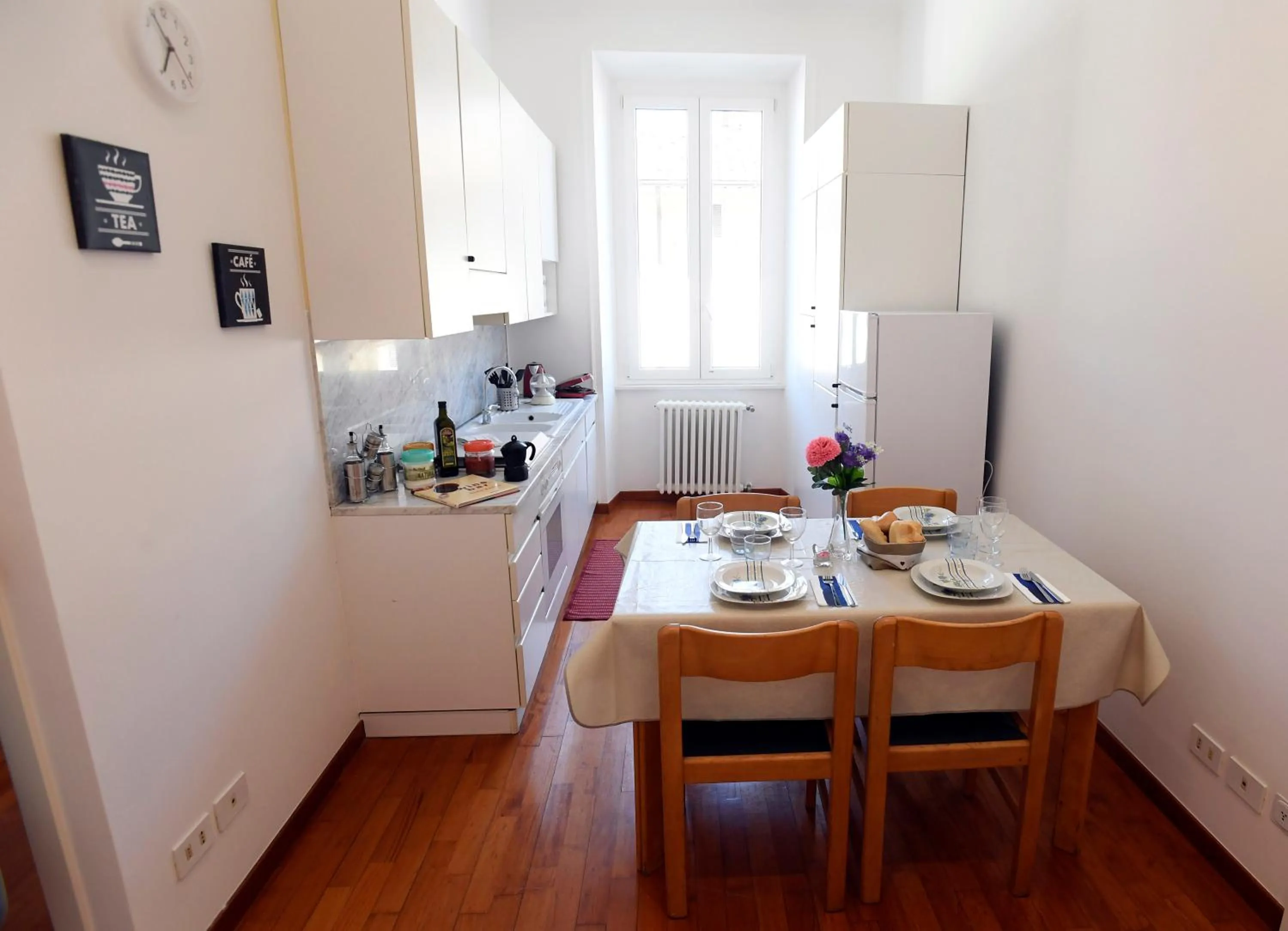 Photo of the whole room in Big House Colosseum