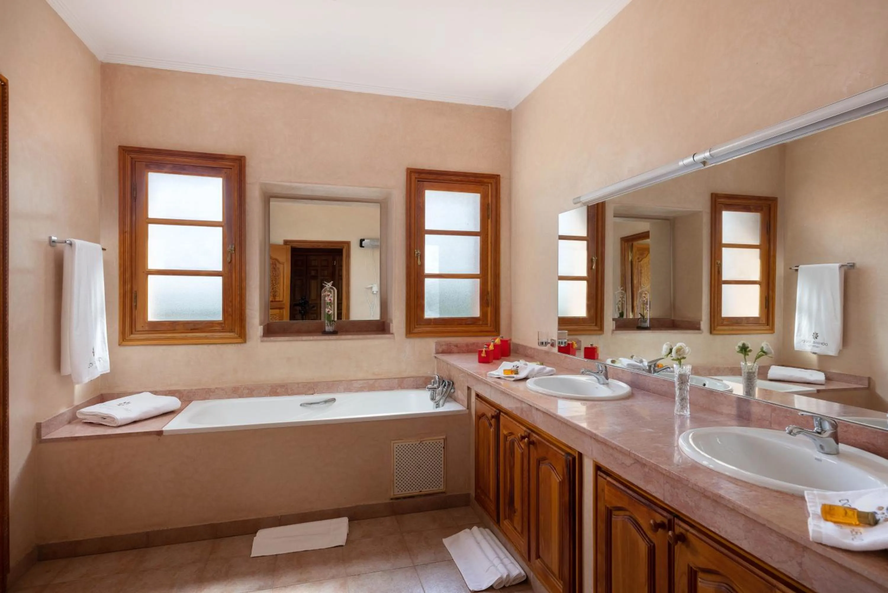 Property building in Domaine Abiad