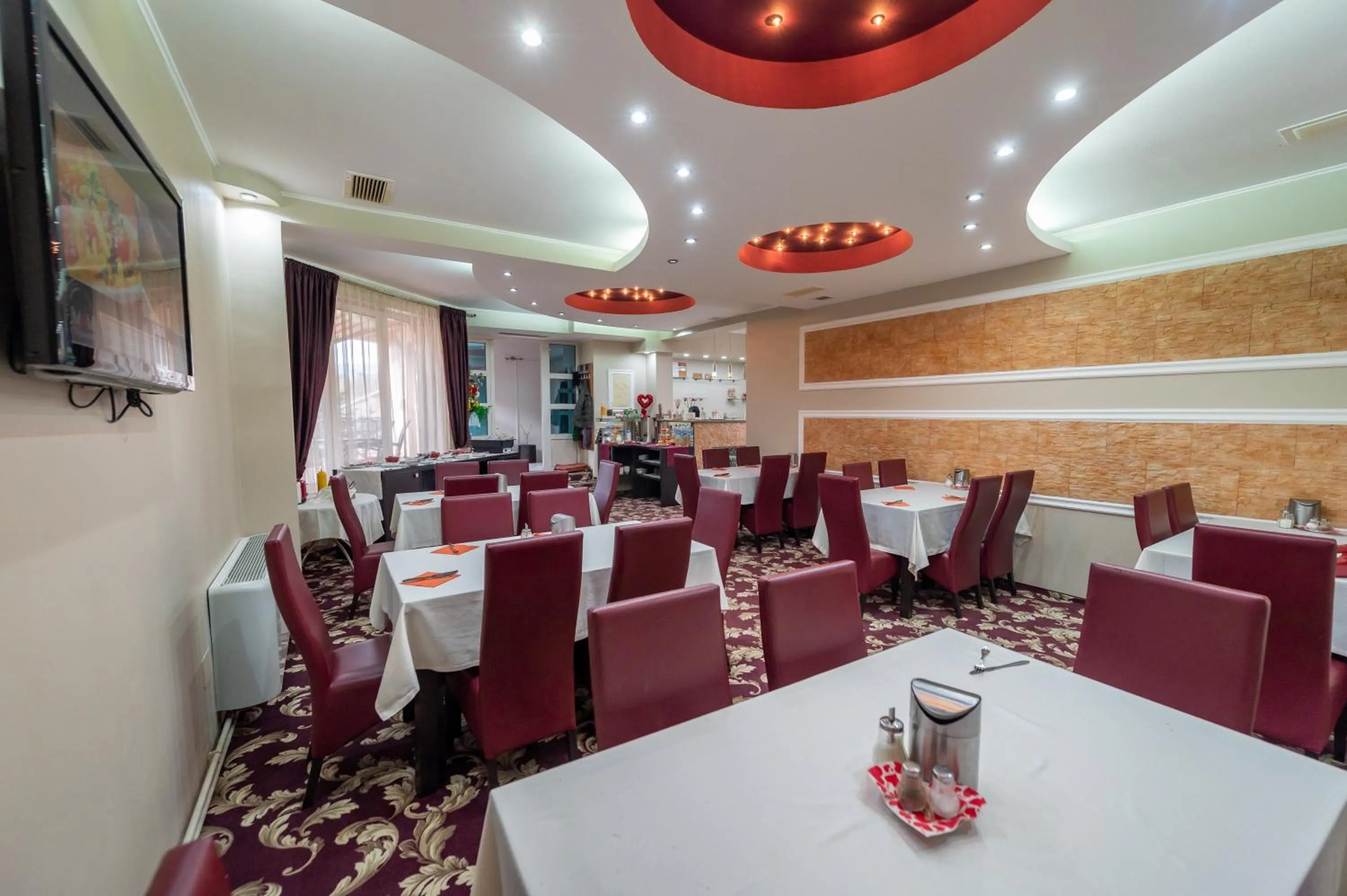 Restaurant/places to eat in Complex Turistic Monaco