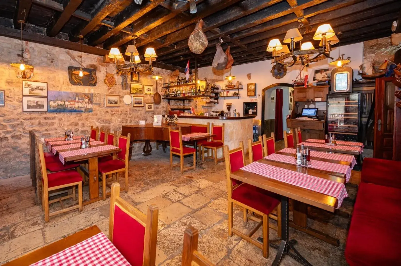 Restaurant/places to eat in Heritage Hotel Tragos Restaurant/places to eat in Heritage Hotel Tragos