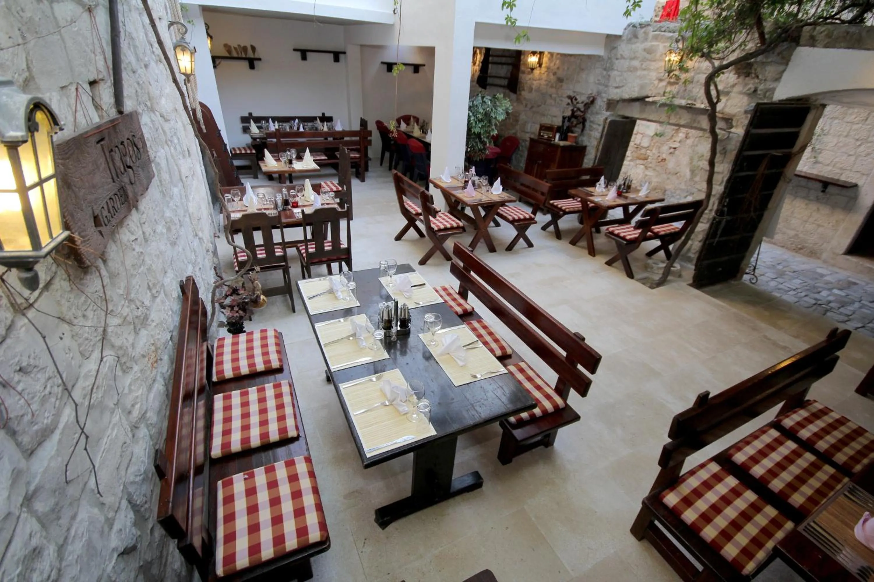 Restaurant/places to eat in Heritage Hotel Tragos
