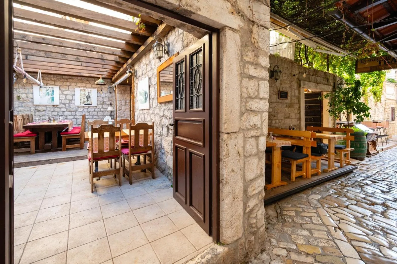 Restaurant/places to eat in Heritage Hotel Tragos