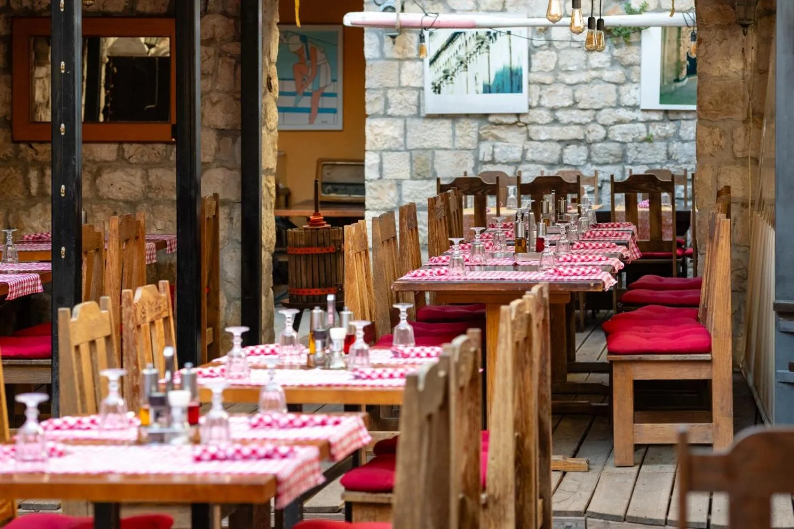 Restaurant/places to eat in Heritage Hotel Tragos