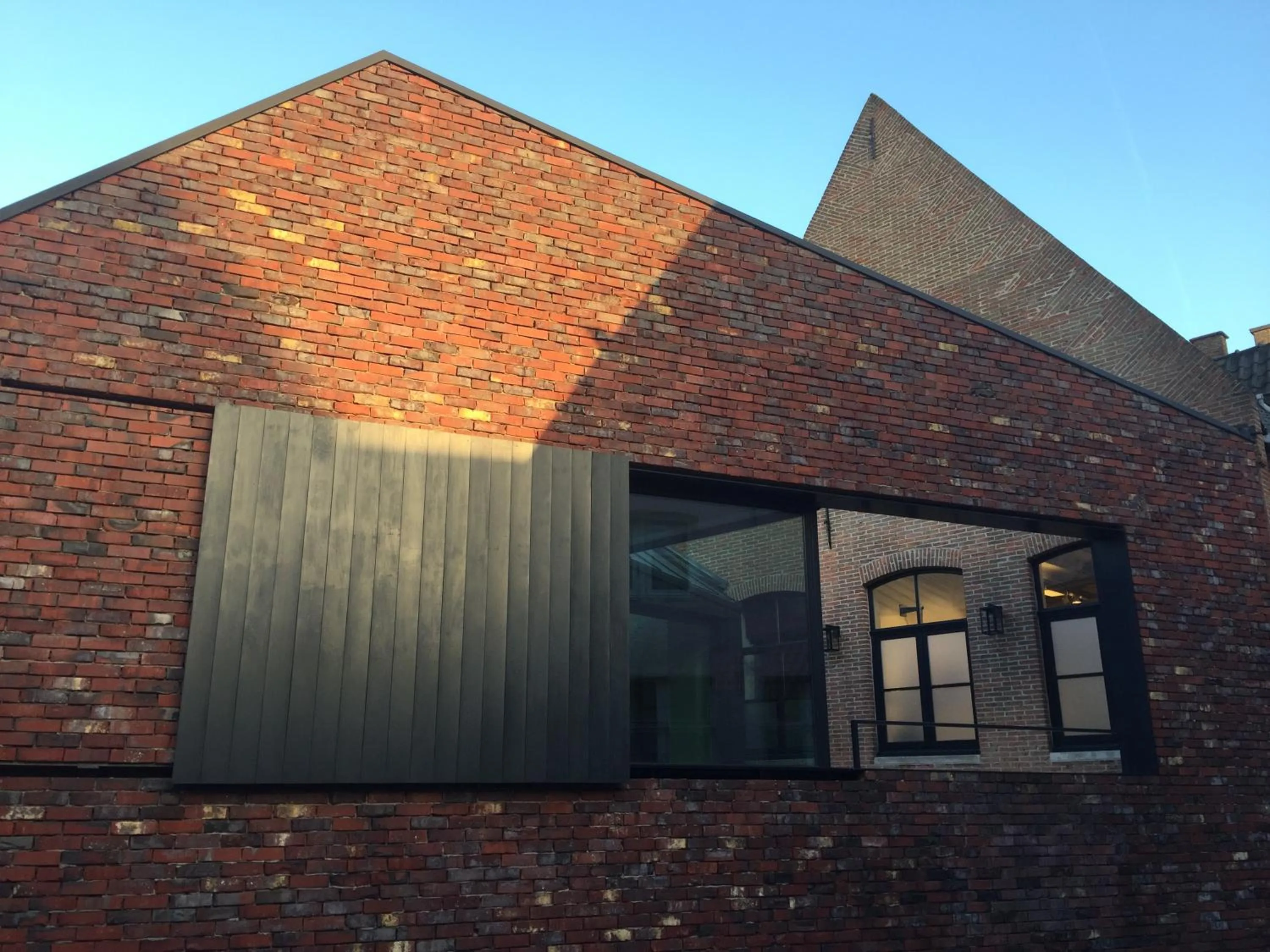 Facade/entrance in B-Square