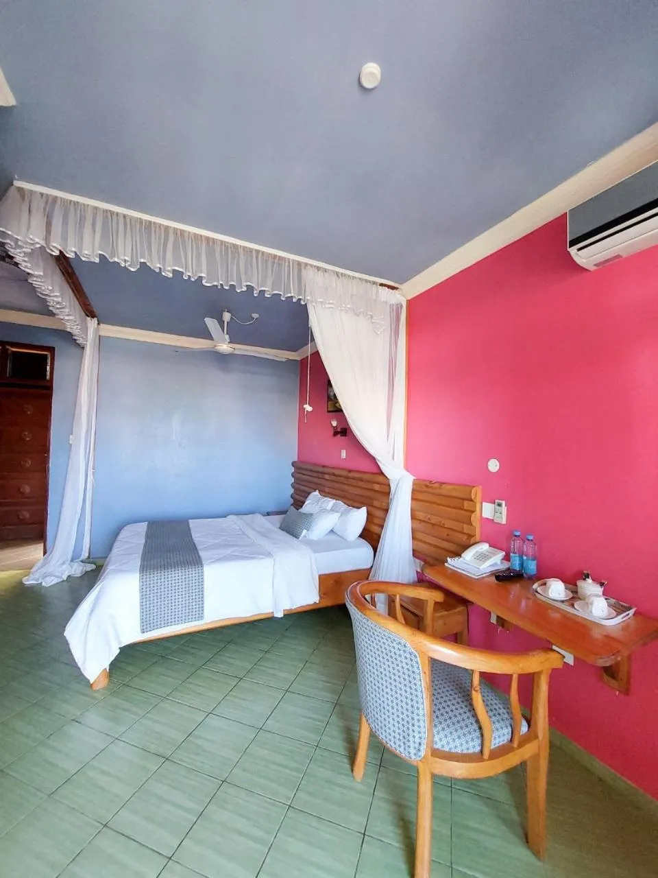 Photo of the whole room, Bed in Pinebreeze Holiday Resort