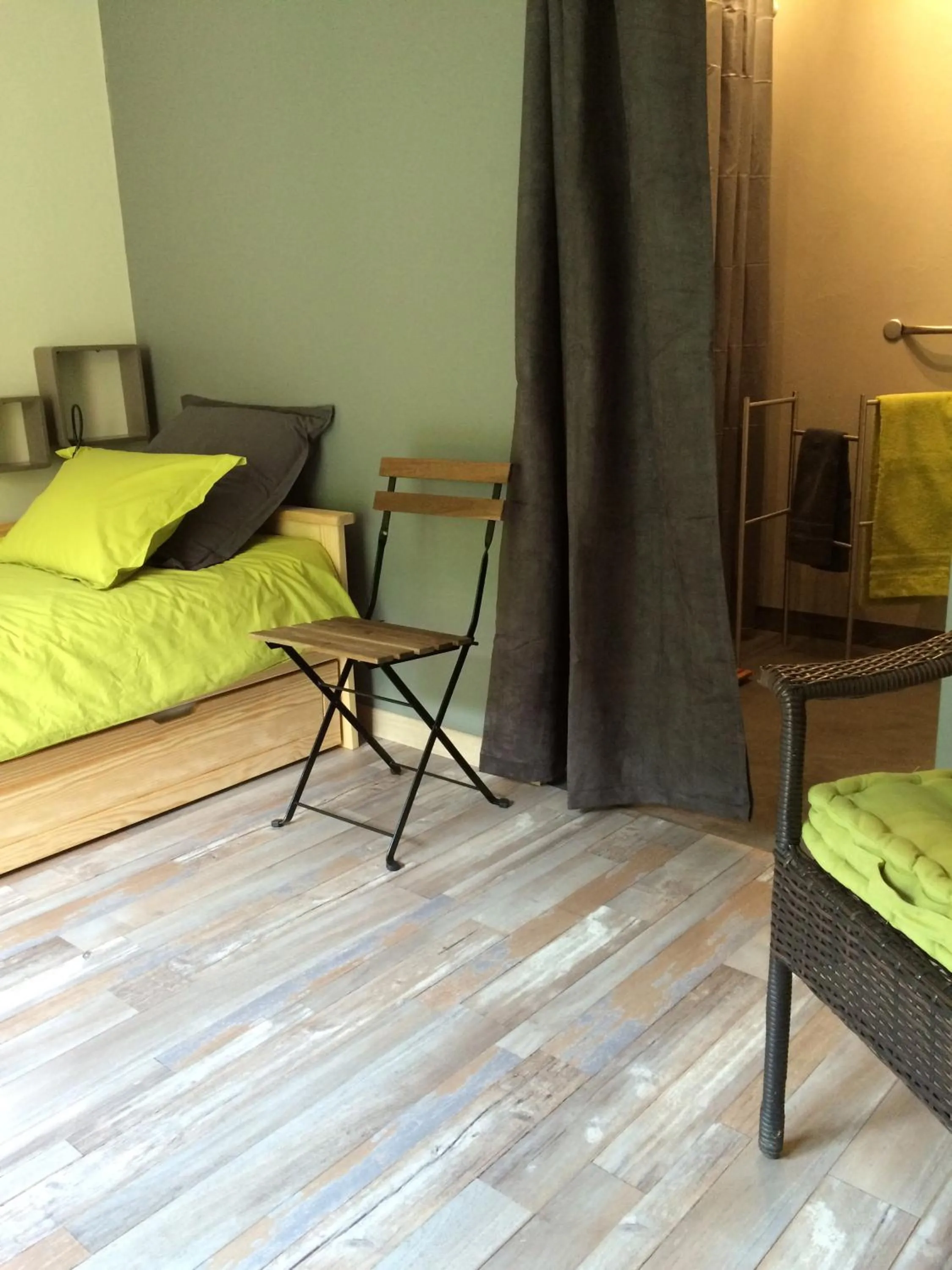 Photo of the whole room, Bed in Les Sittelles de Bamboche