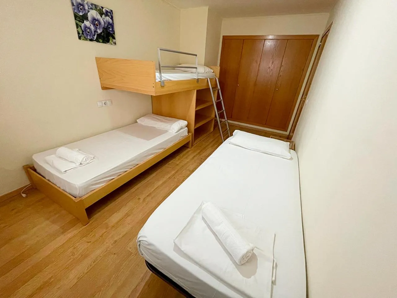 Bedroom, Bed in Apartamentos Pantebre 3000