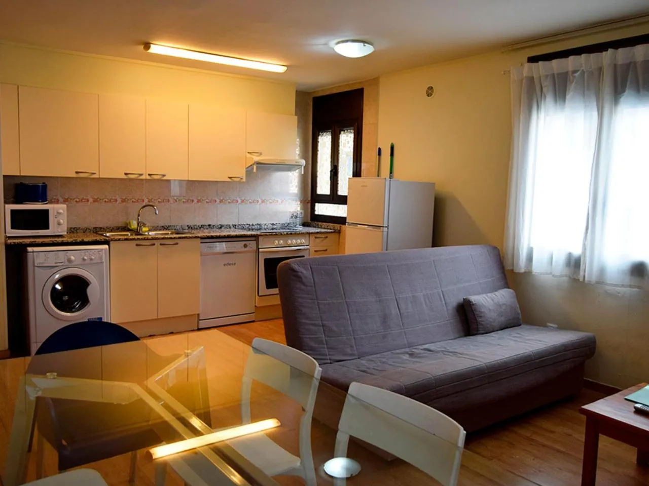 Kitchen or kitchenette in Apartamentos Pantebre 3000