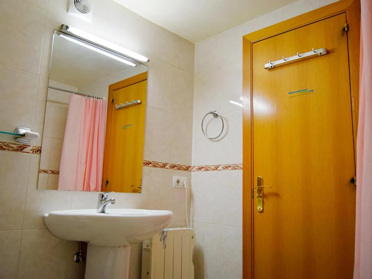 Bathroom in Apartamentos Pantebre 3000