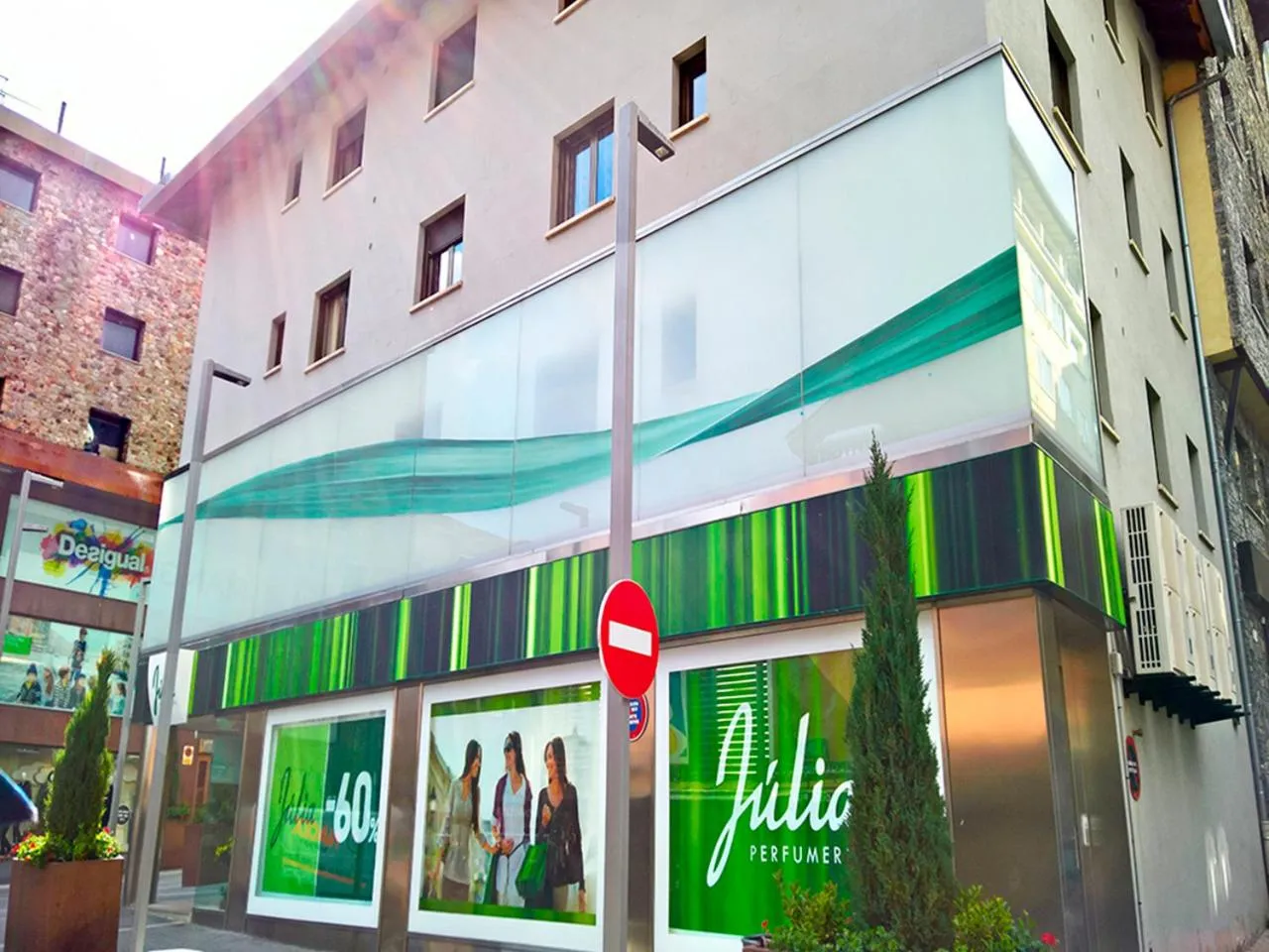 Neighbourhood in Apartamentos Pantebre 3000