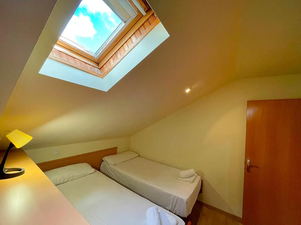 Bedroom, Bed in Apartamentos Pantebre 3000