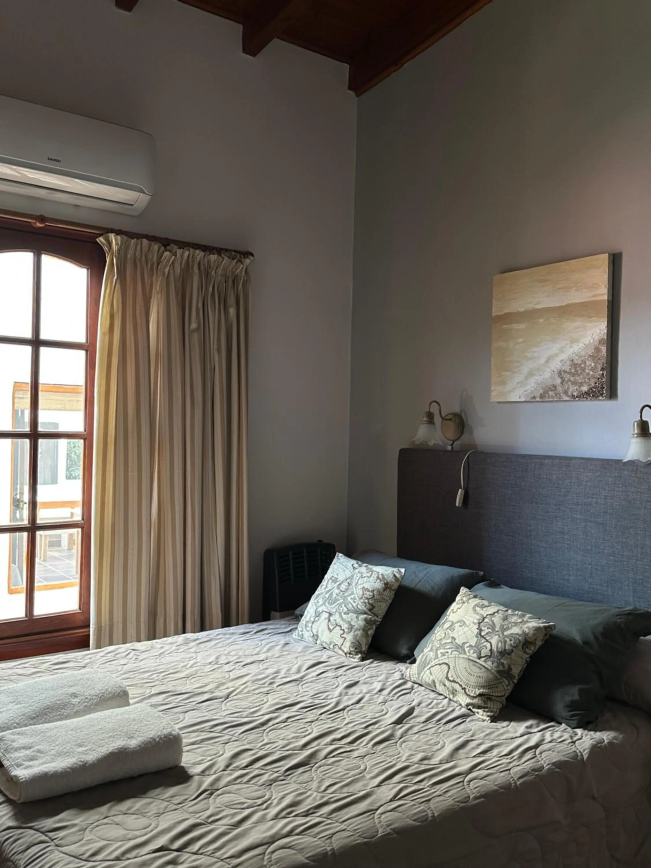 Property building, Bed in Hostería Isabel