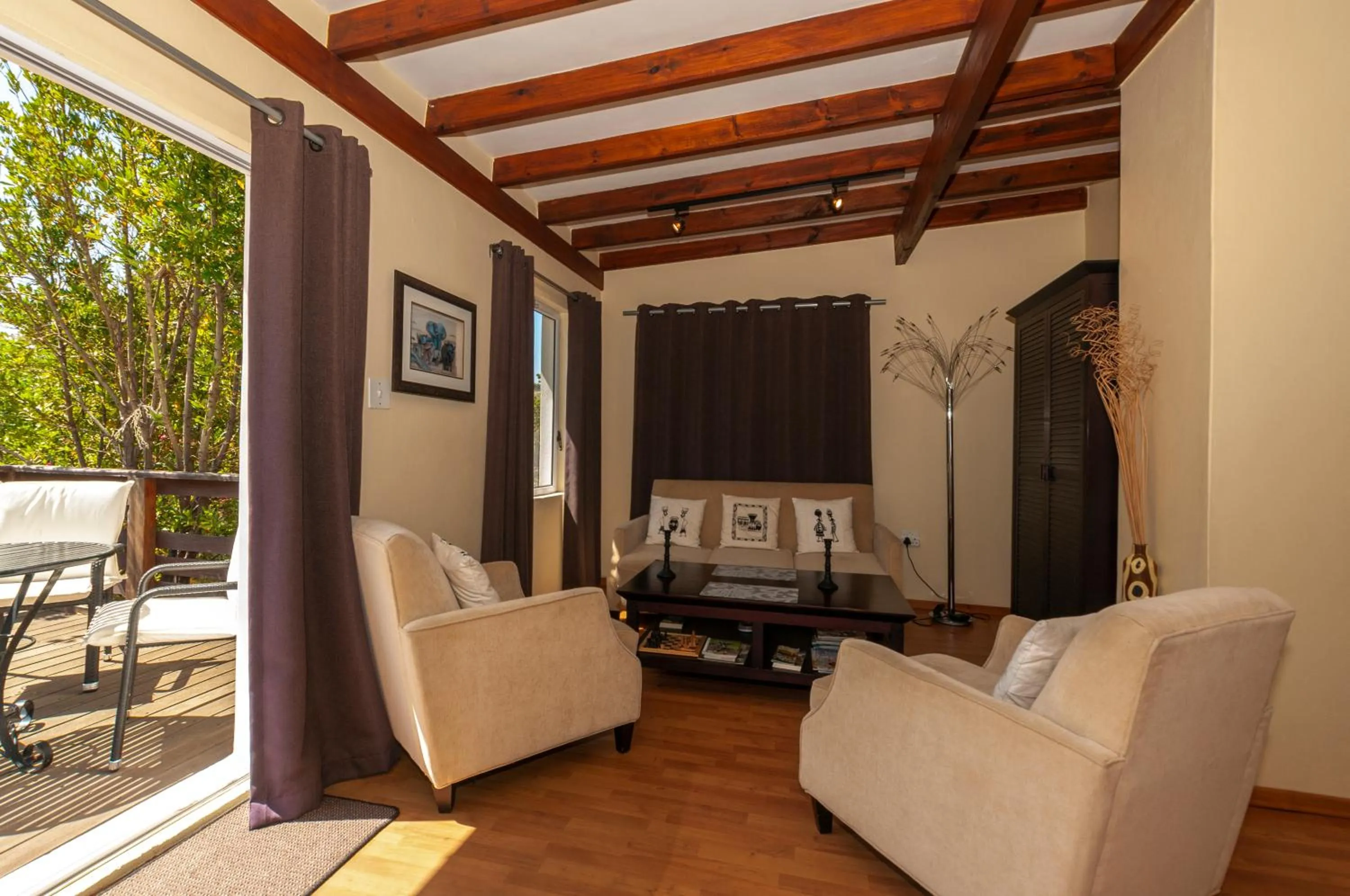 Photo of the whole room in Just Unwind