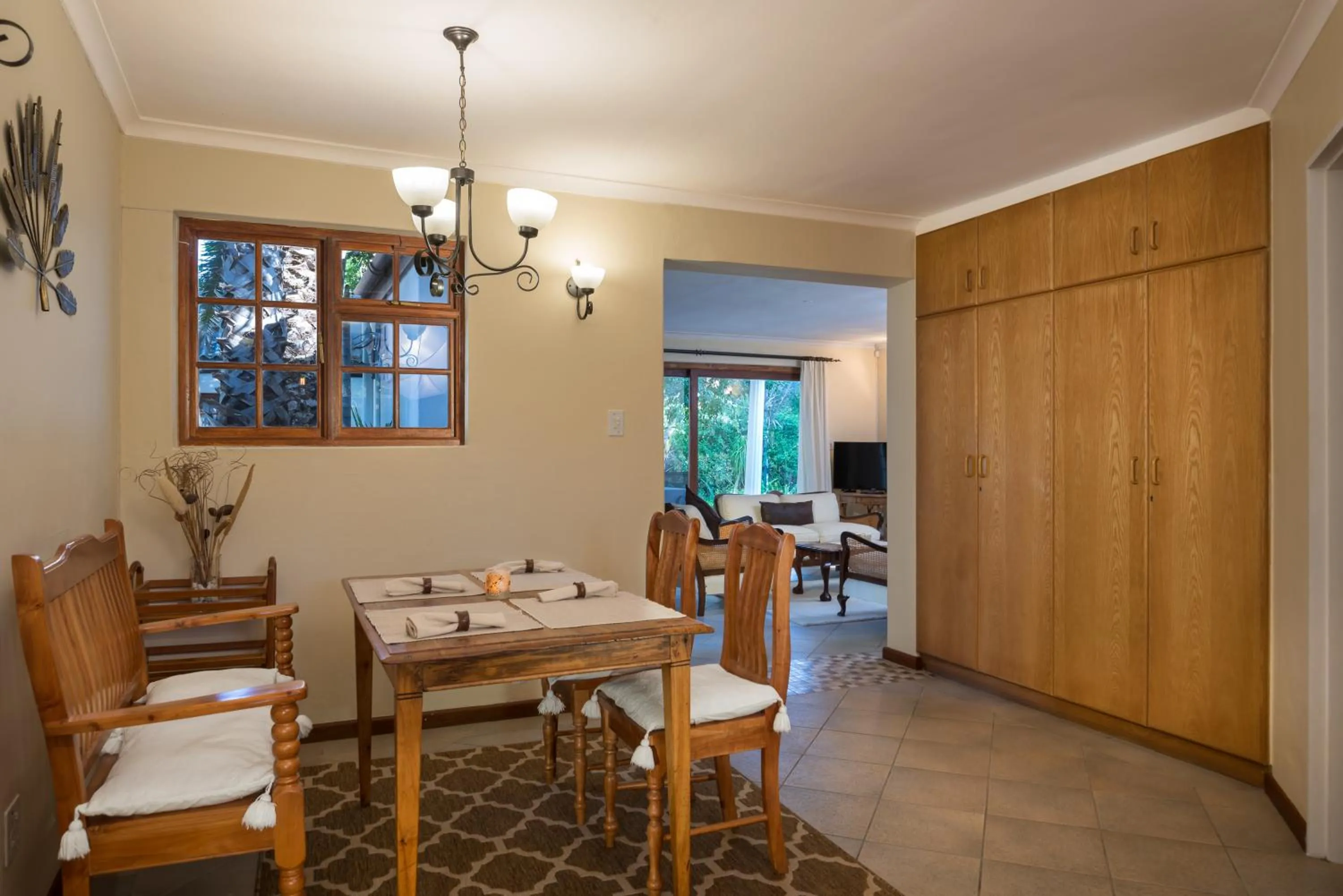 Dining area in Just Unwind