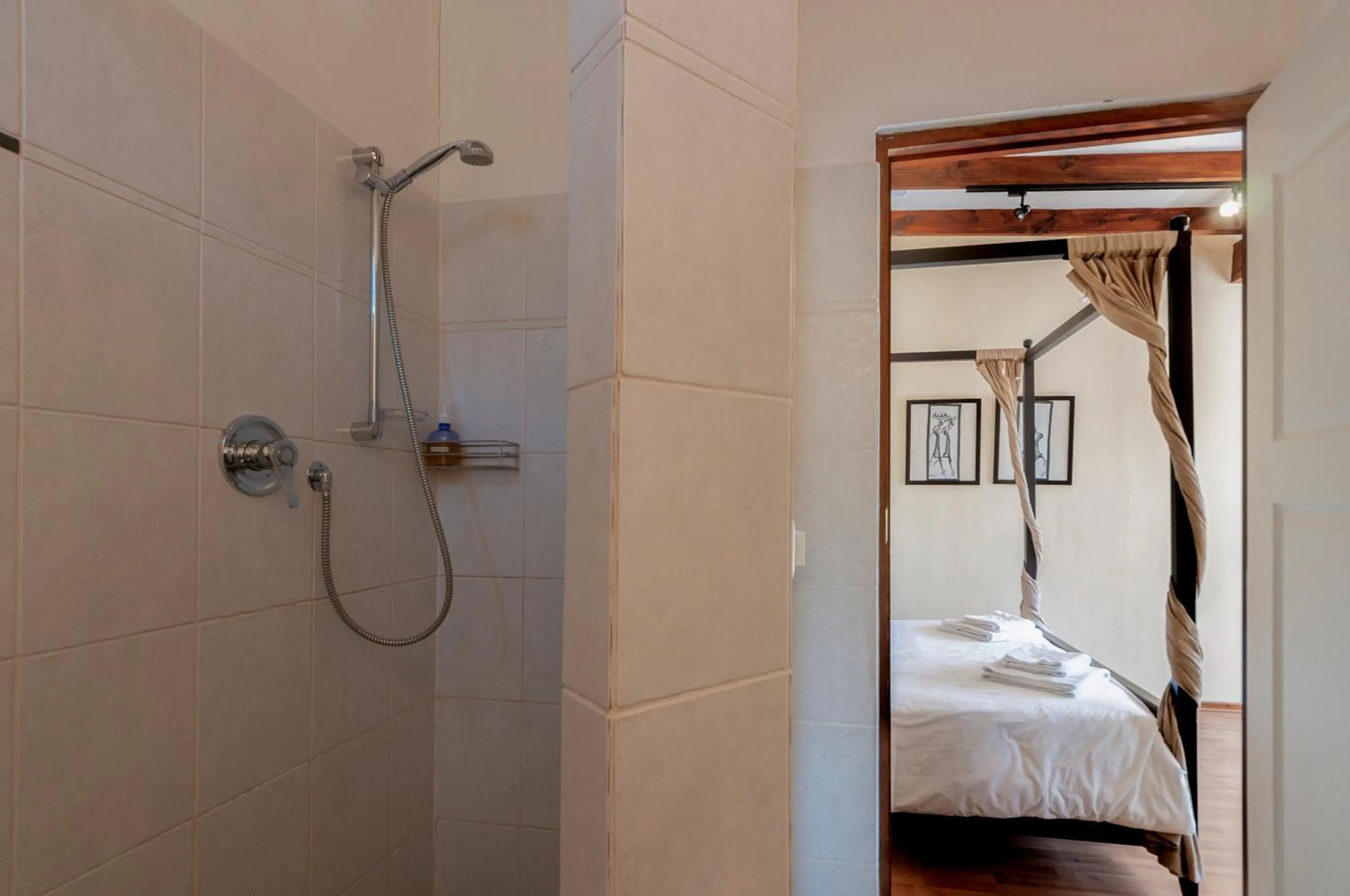 Photo of the whole room, Bed in Just Unwind