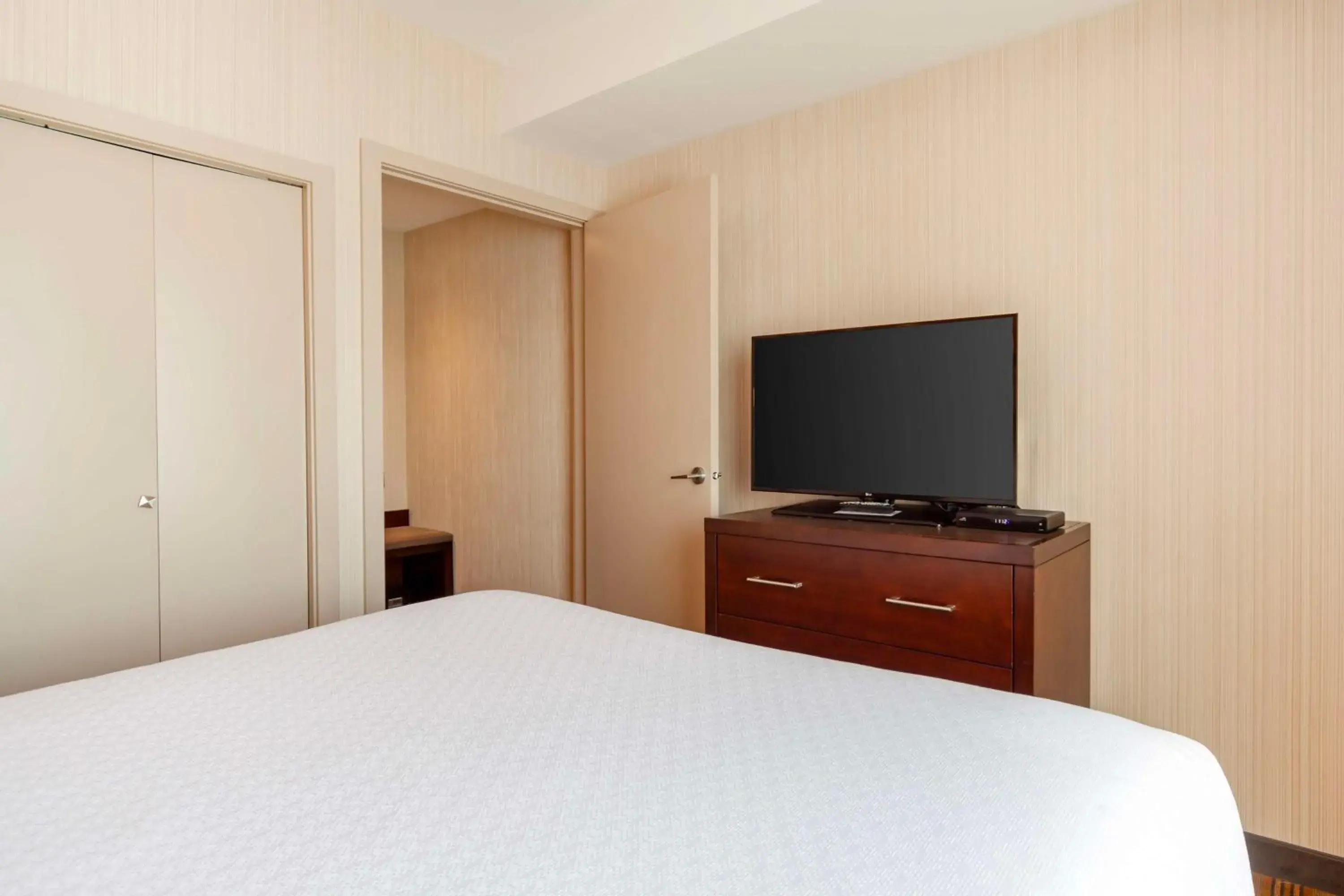 Bedroom, Bed in Best Western Plus Chateau Fort St. John Bedroom, Bed in Best Western Plus Chateau Fort St. John