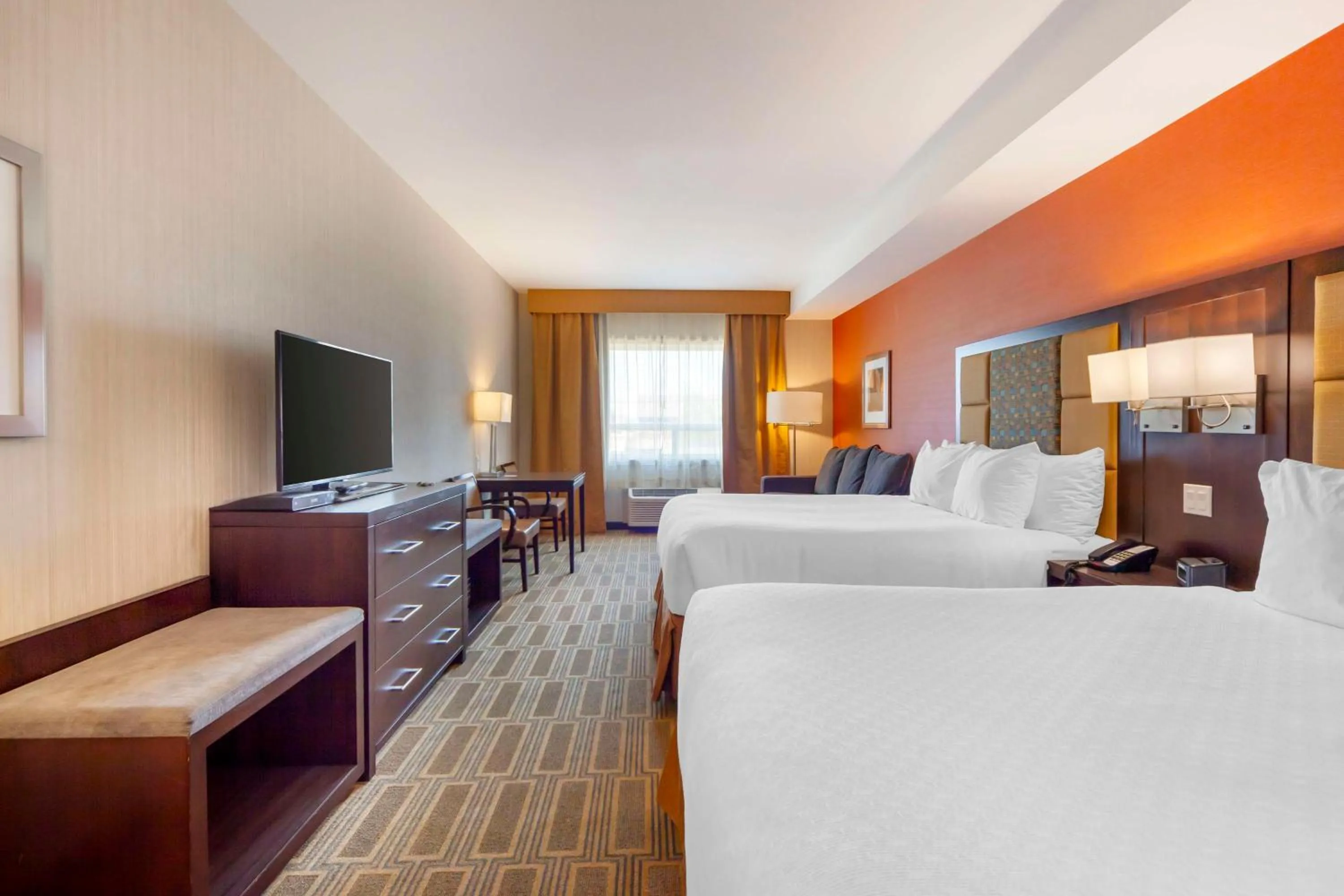 Bedroom, Bed in Best Western Plus Chateau Fort St. John