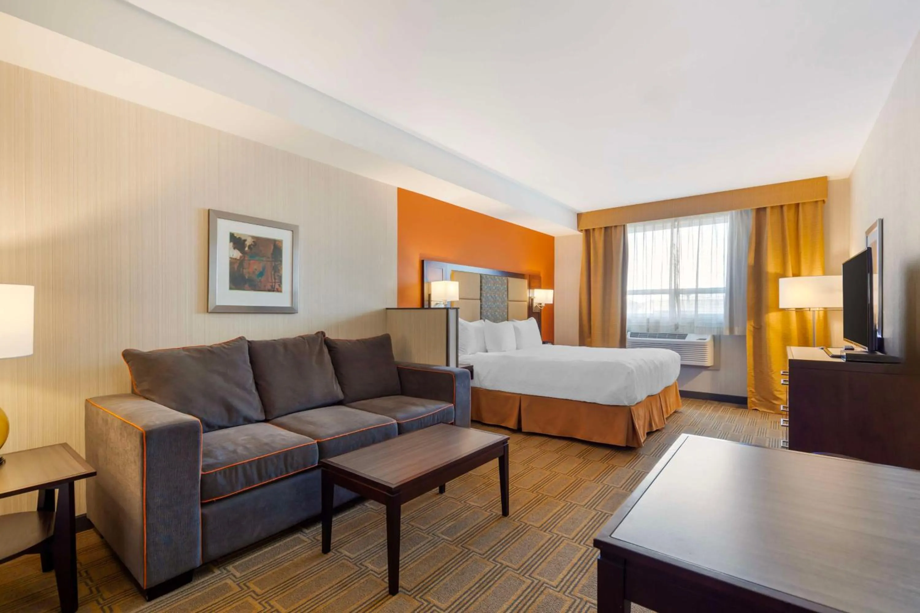 Bedroom, Bed in Best Western Plus Chateau Fort St. John