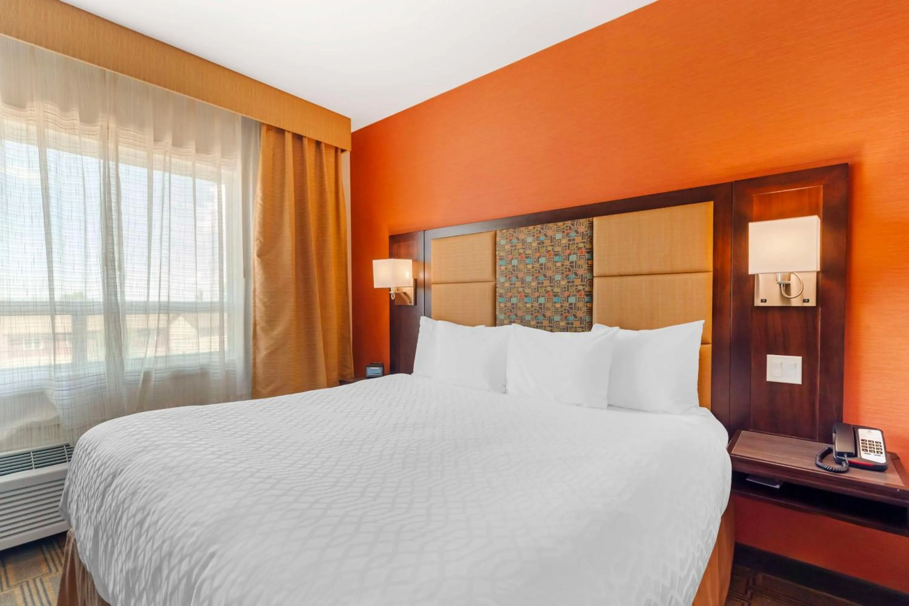 Bedroom, Bed in Best Western Plus Chateau Fort St. John