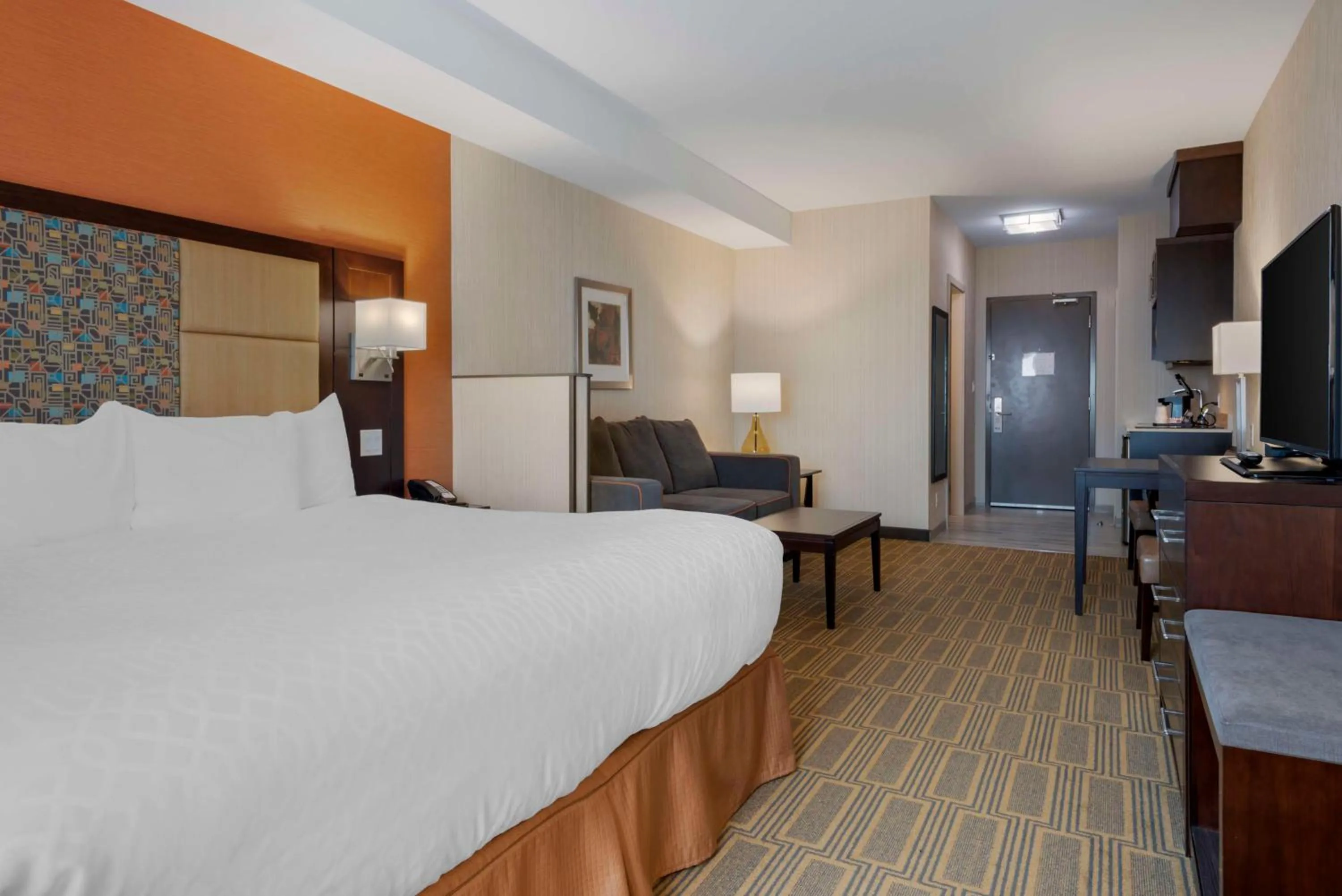 Bedroom, Bed in Best Western Plus Chateau Fort St. John